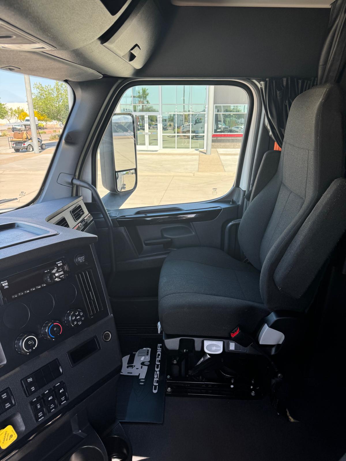 2023 FREIGHTLINER CASCADIA 126SLP - image 14