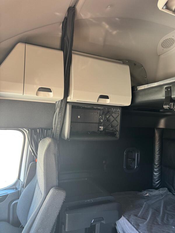 FREIGHTLINER CASCADIA 126SLP 2023