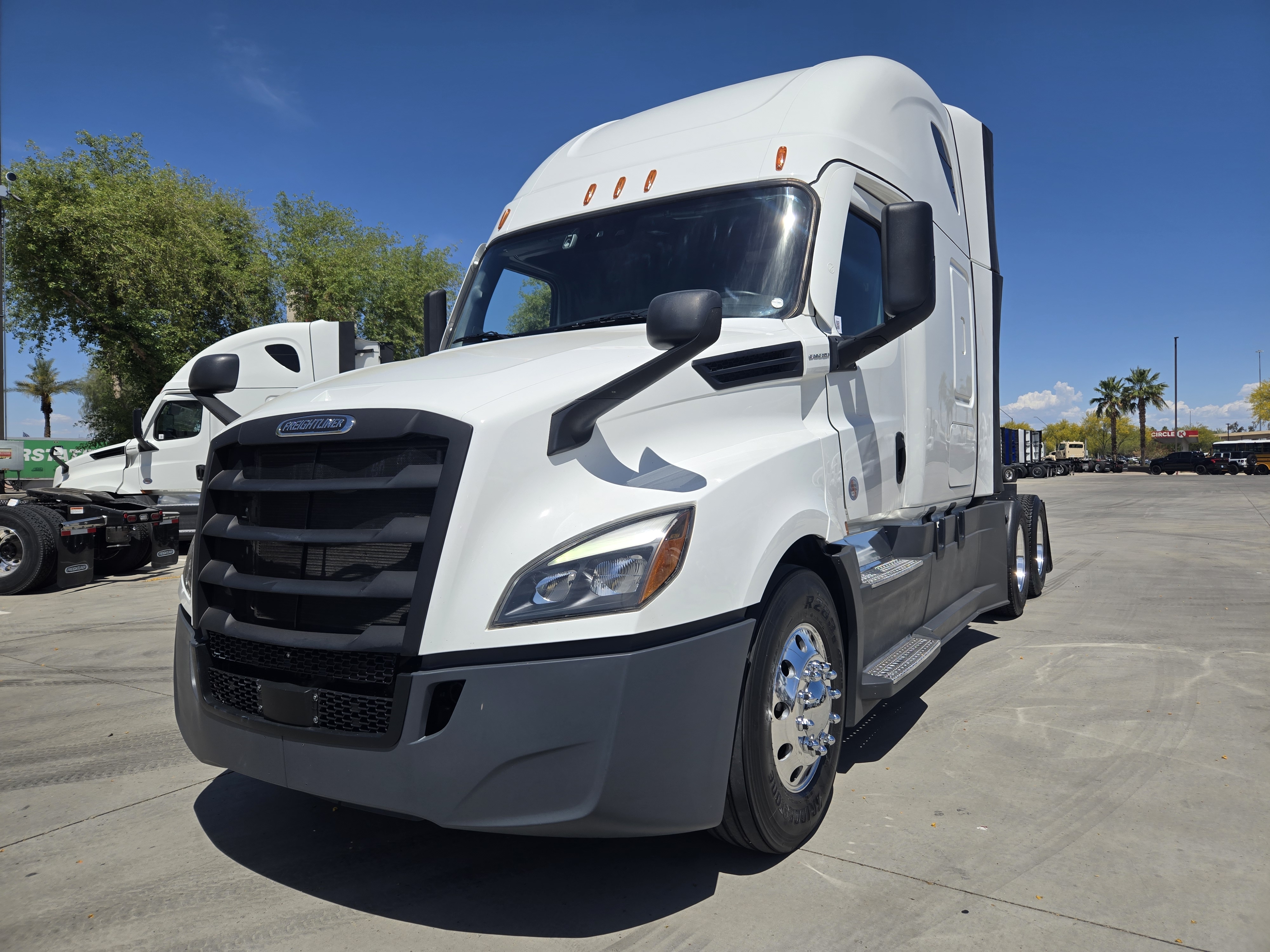 2023 FREIGHTLINER CASCADIA 126SLP - image 1
