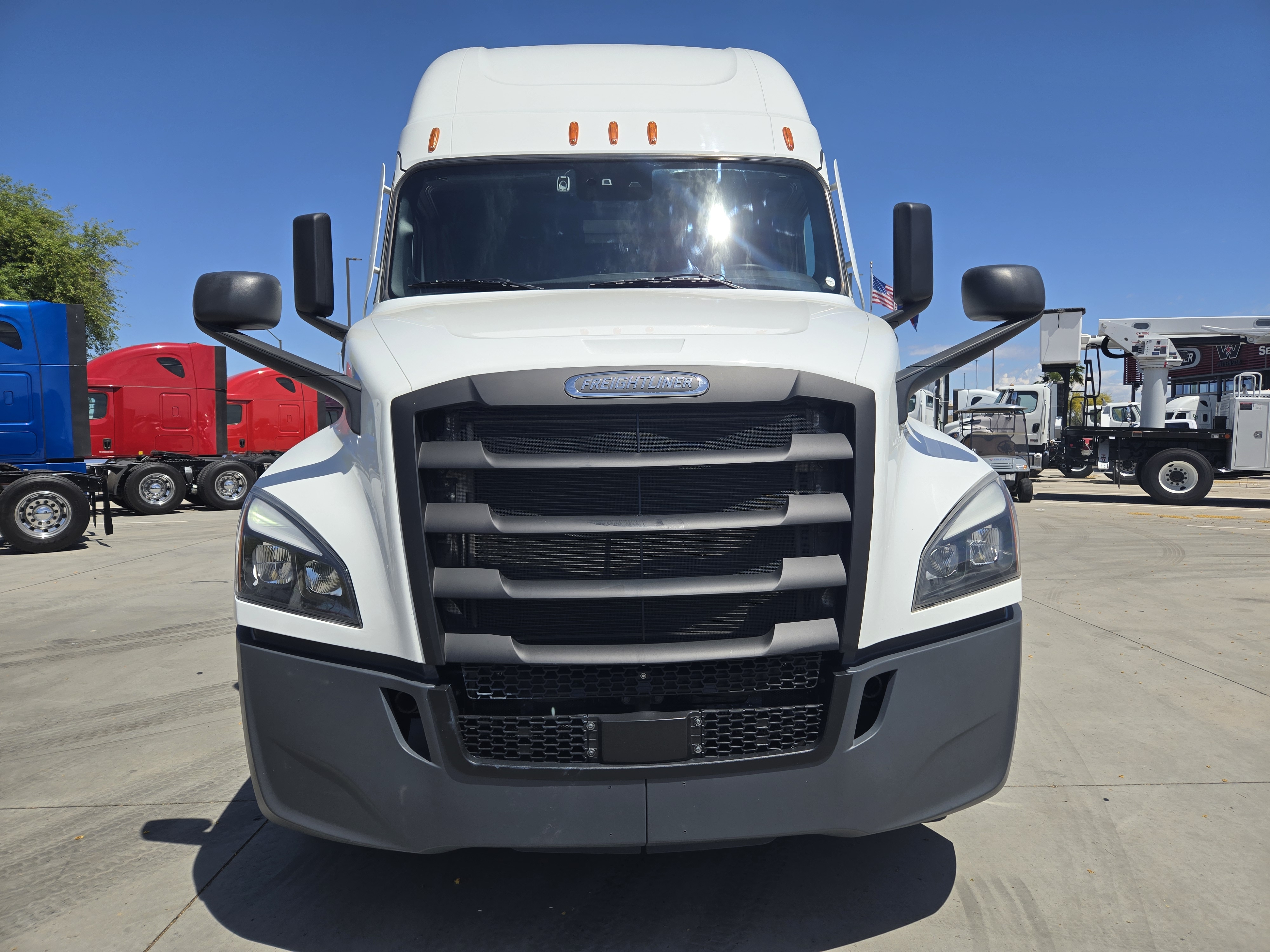 2023 FREIGHTLINER CASCADIA 126SLP - image 2