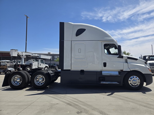 FREIGHTLINER CASCADIA 126SLP 2023