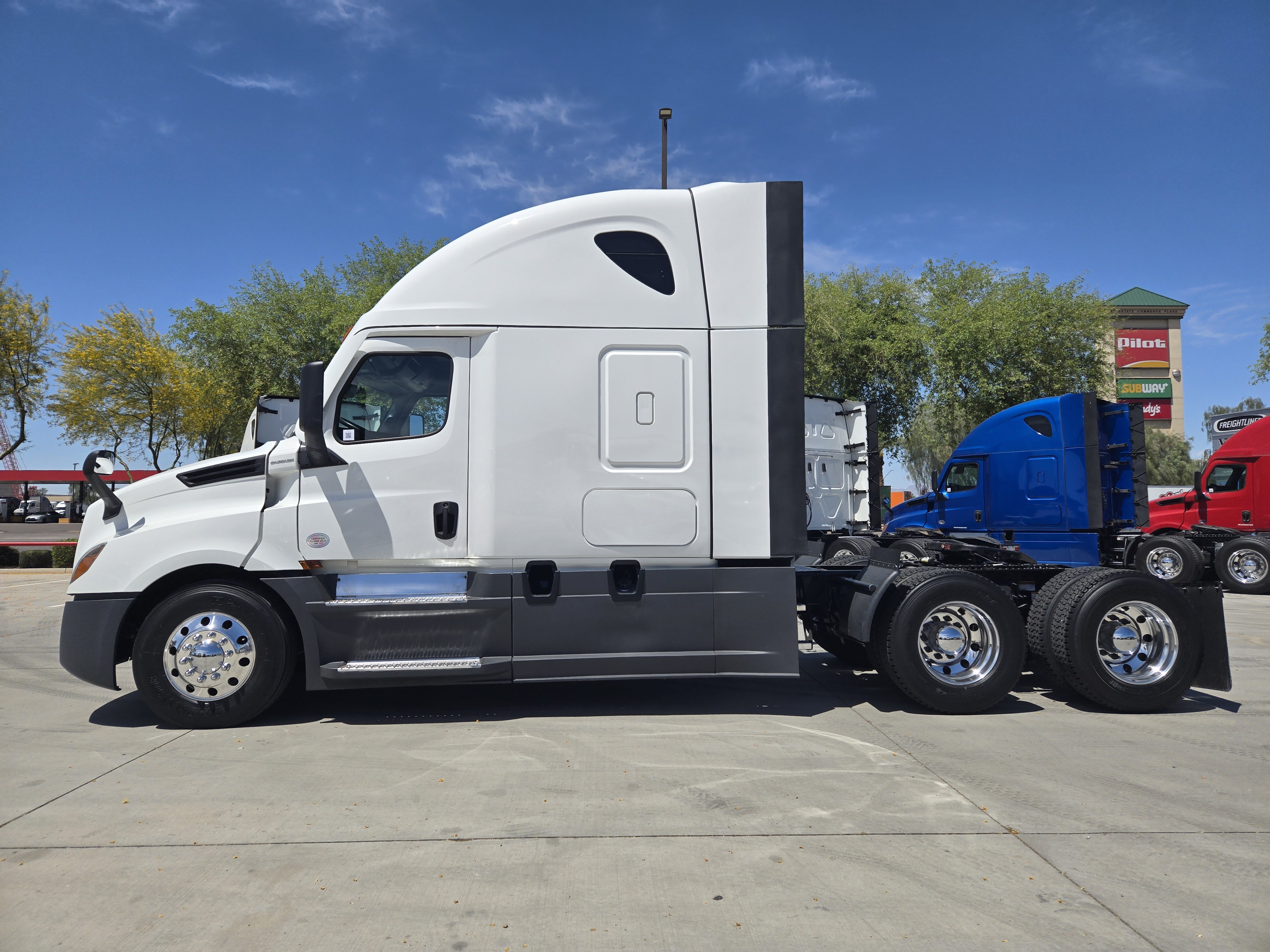 2023 FREIGHTLINER CASCADIA 126SLP - image 3