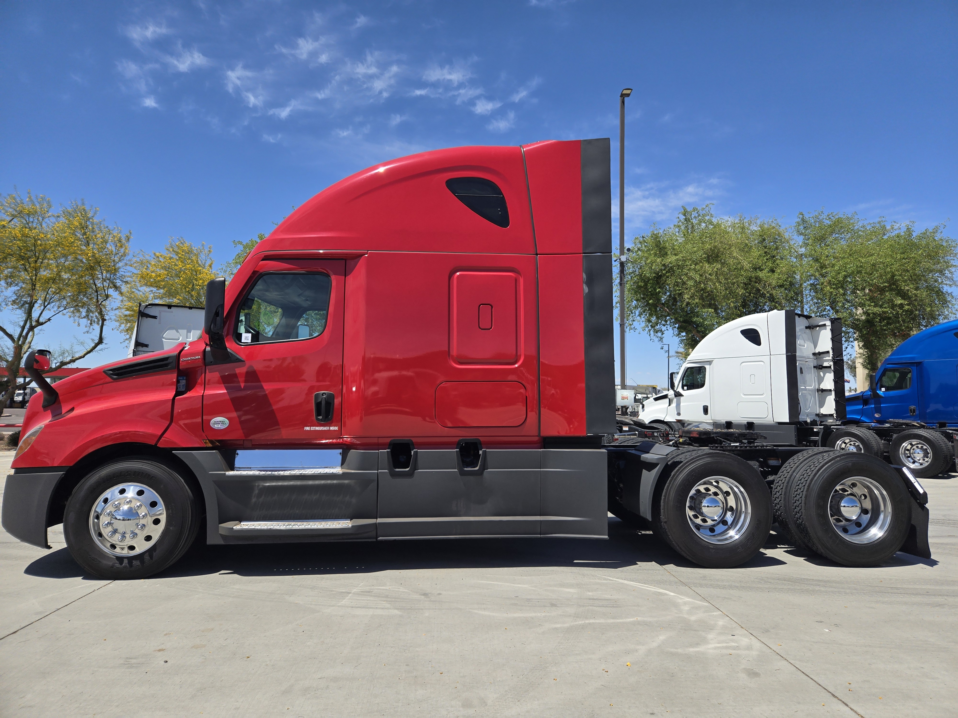 2021 FREIGHTLINER CASCADIA 126SLP - image 3