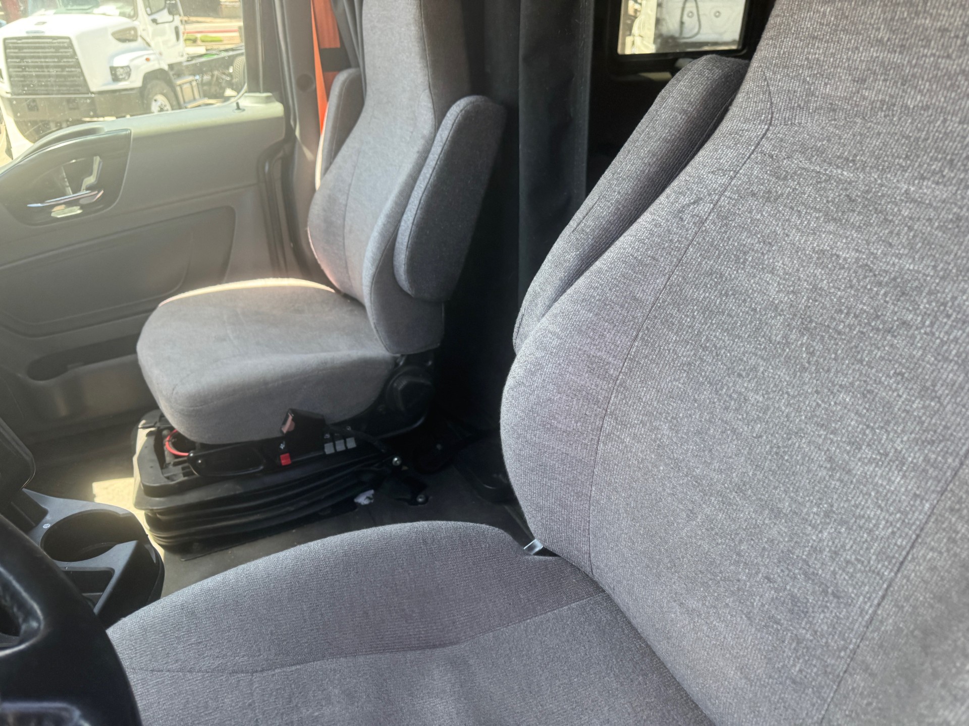 2022 INTERNATIONAL LT625 - image 8