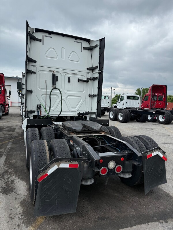 FREIGHTLINER CASCADIA 126SLP 2021