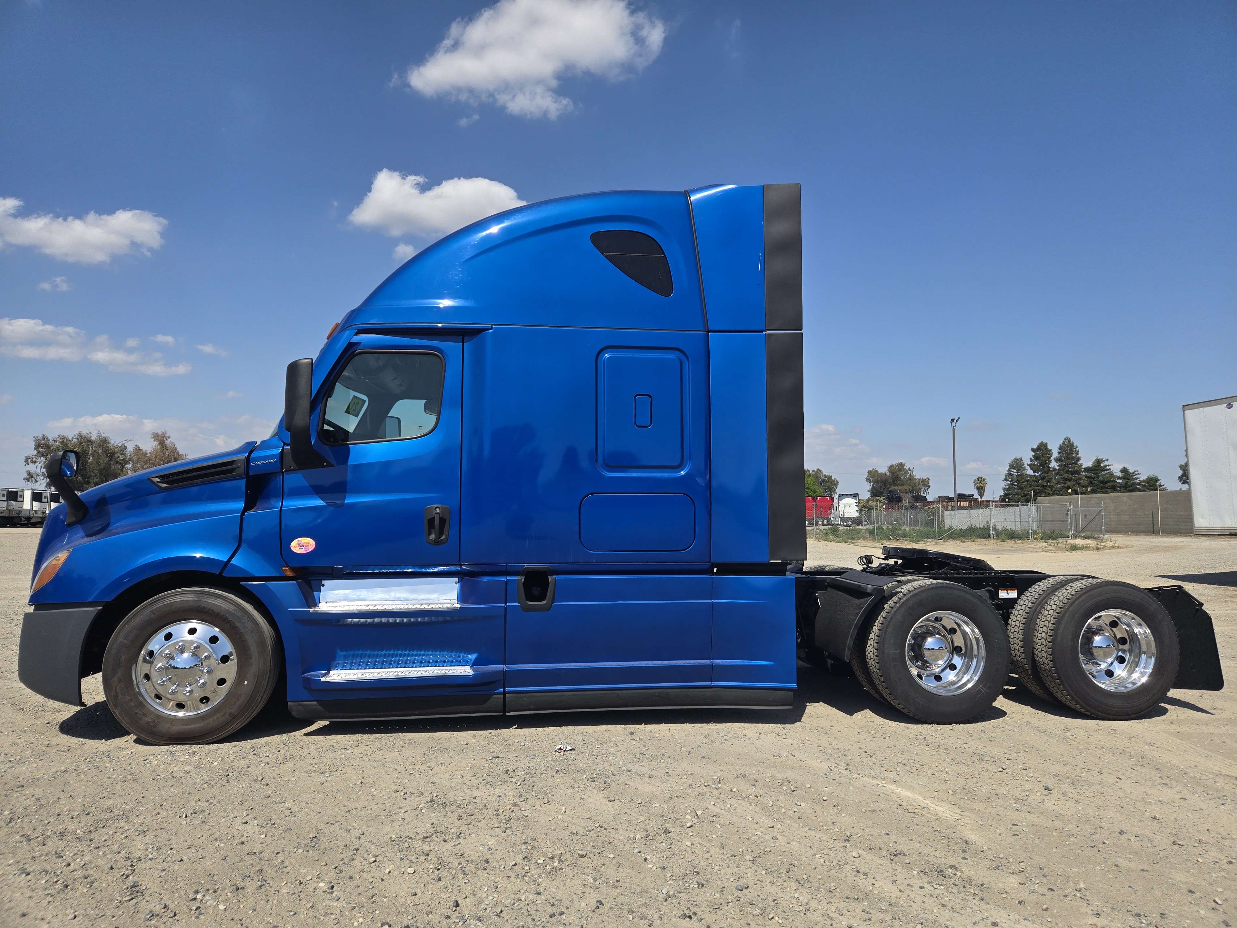 2021 FREIGHTLINER CASCADIA 126SLP - image 3