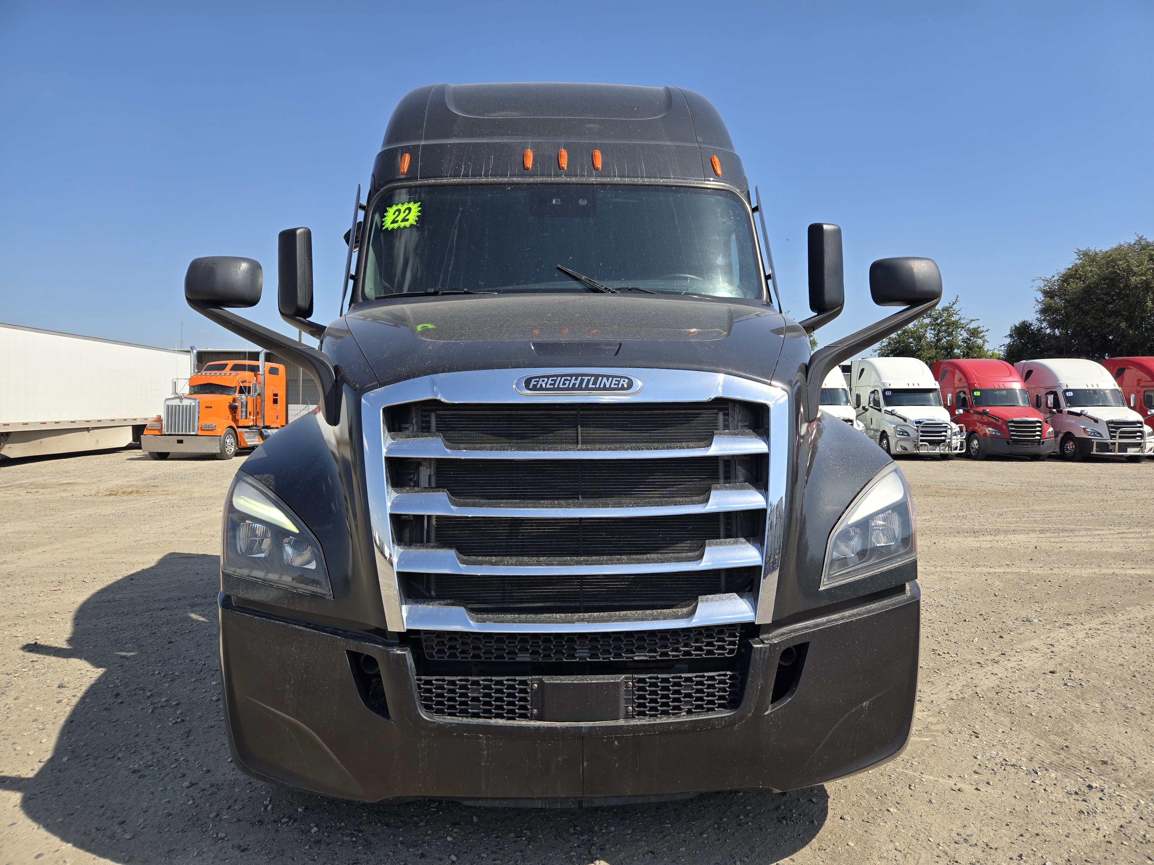 2022 FREIGHTLINER CASCADIA 126SLP - image 2