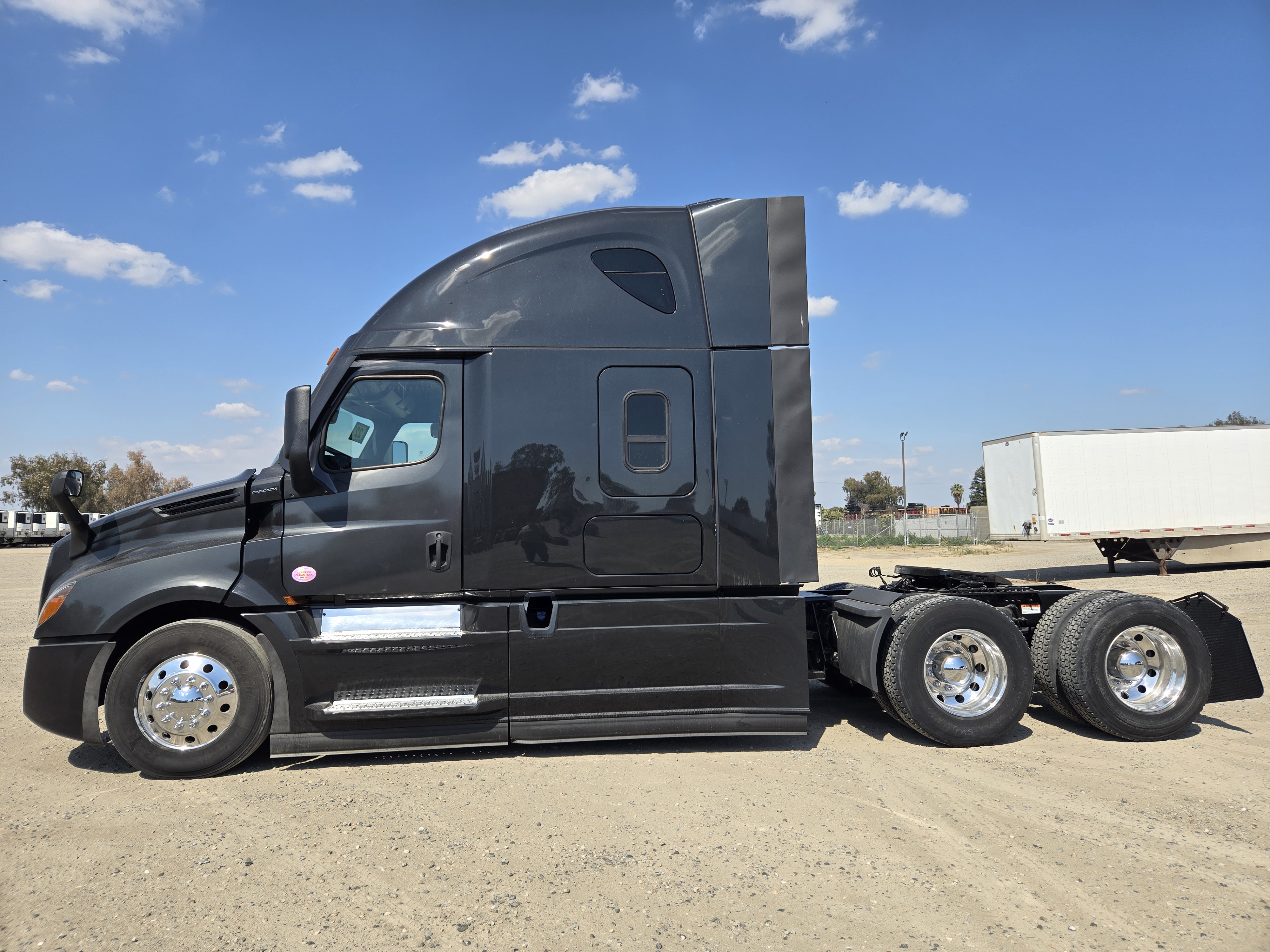 2022 FREIGHTLINER CASCADIA 126SLP - image 3