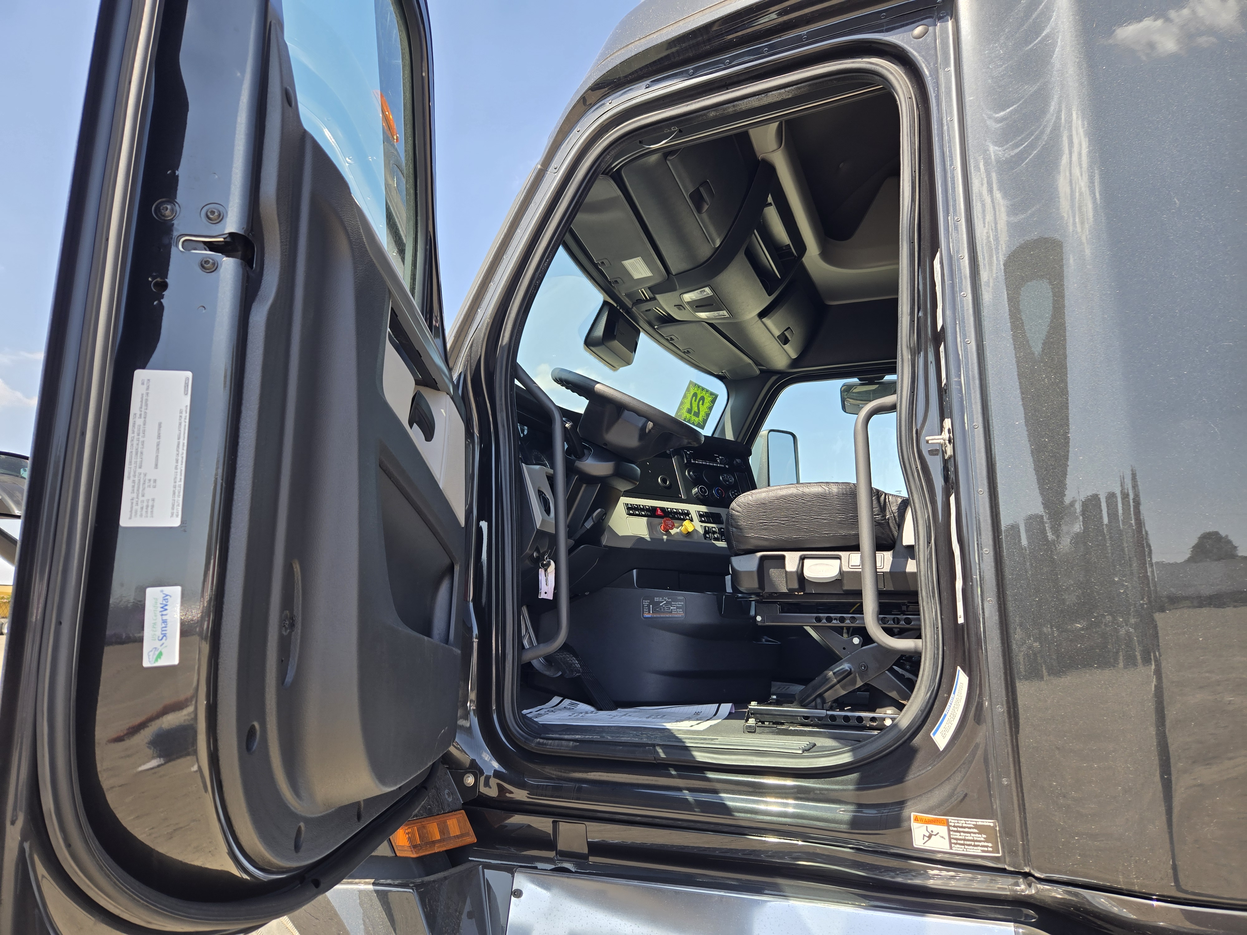 2022 FREIGHTLINER CASCADIA 126SLP - image 16