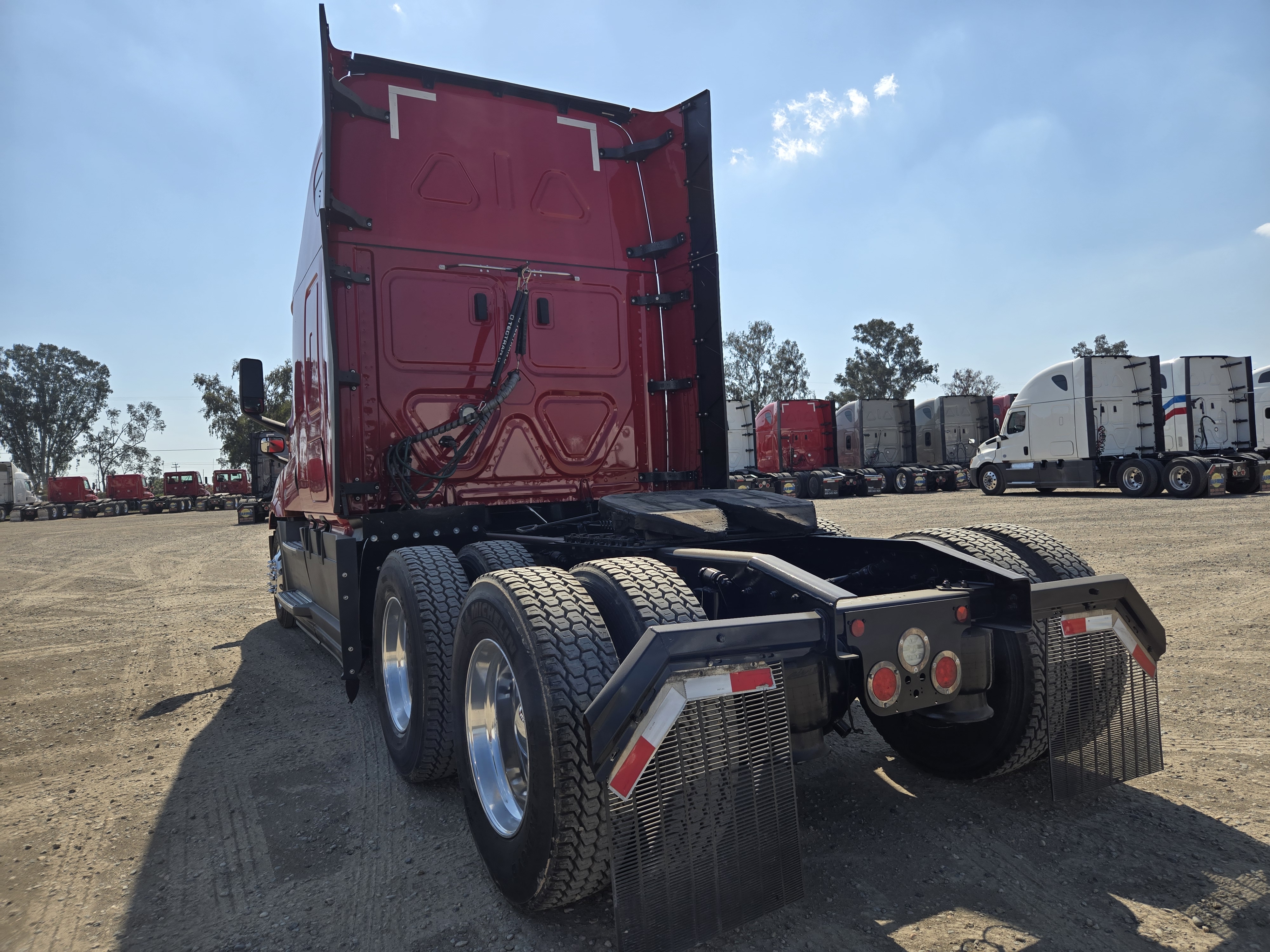 2020 FREIGHTLINER CASCADIA 126SLP - image 4