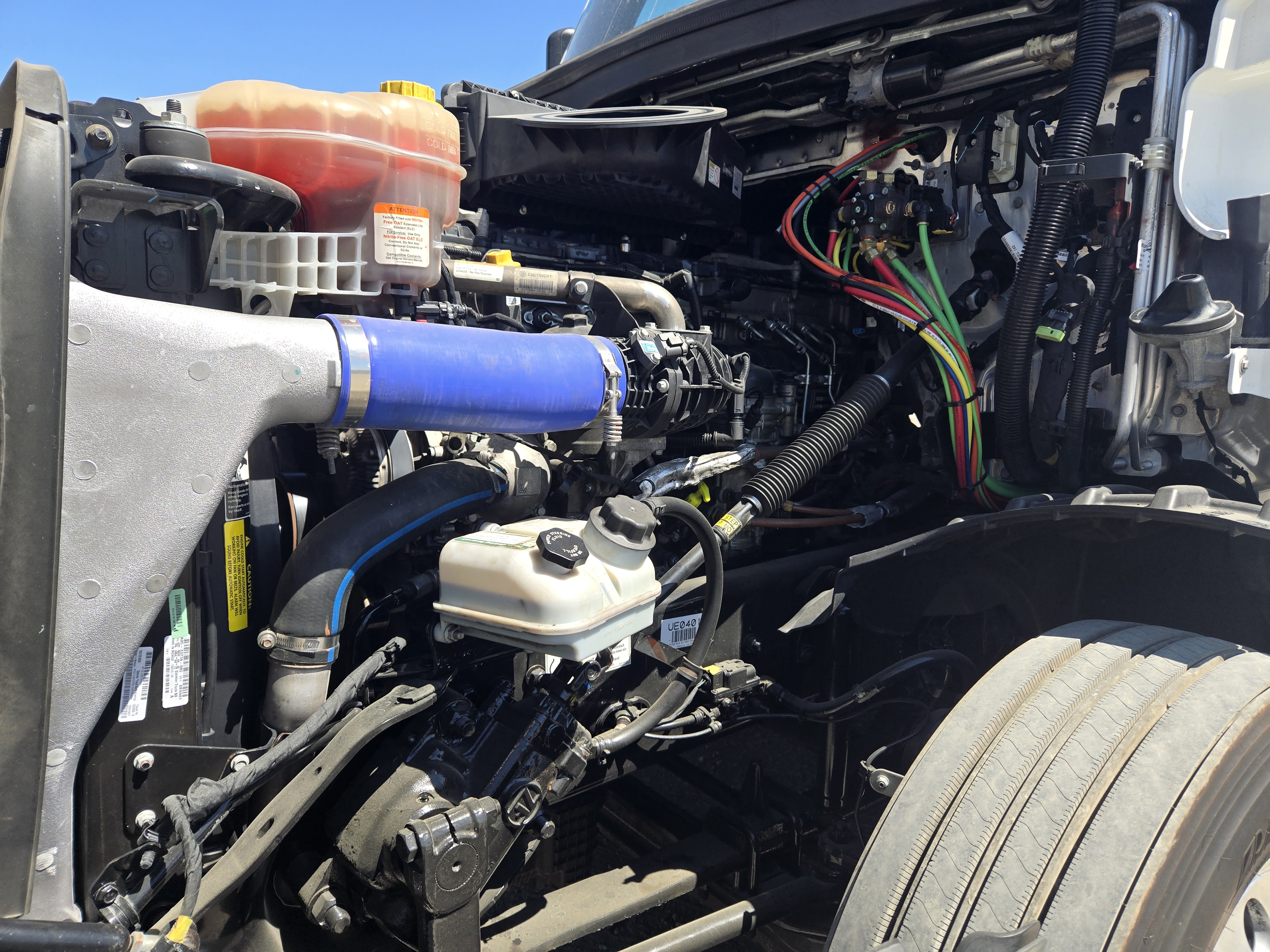 2023 FREIGHTLINER CASCADIA 126SLP - image 10