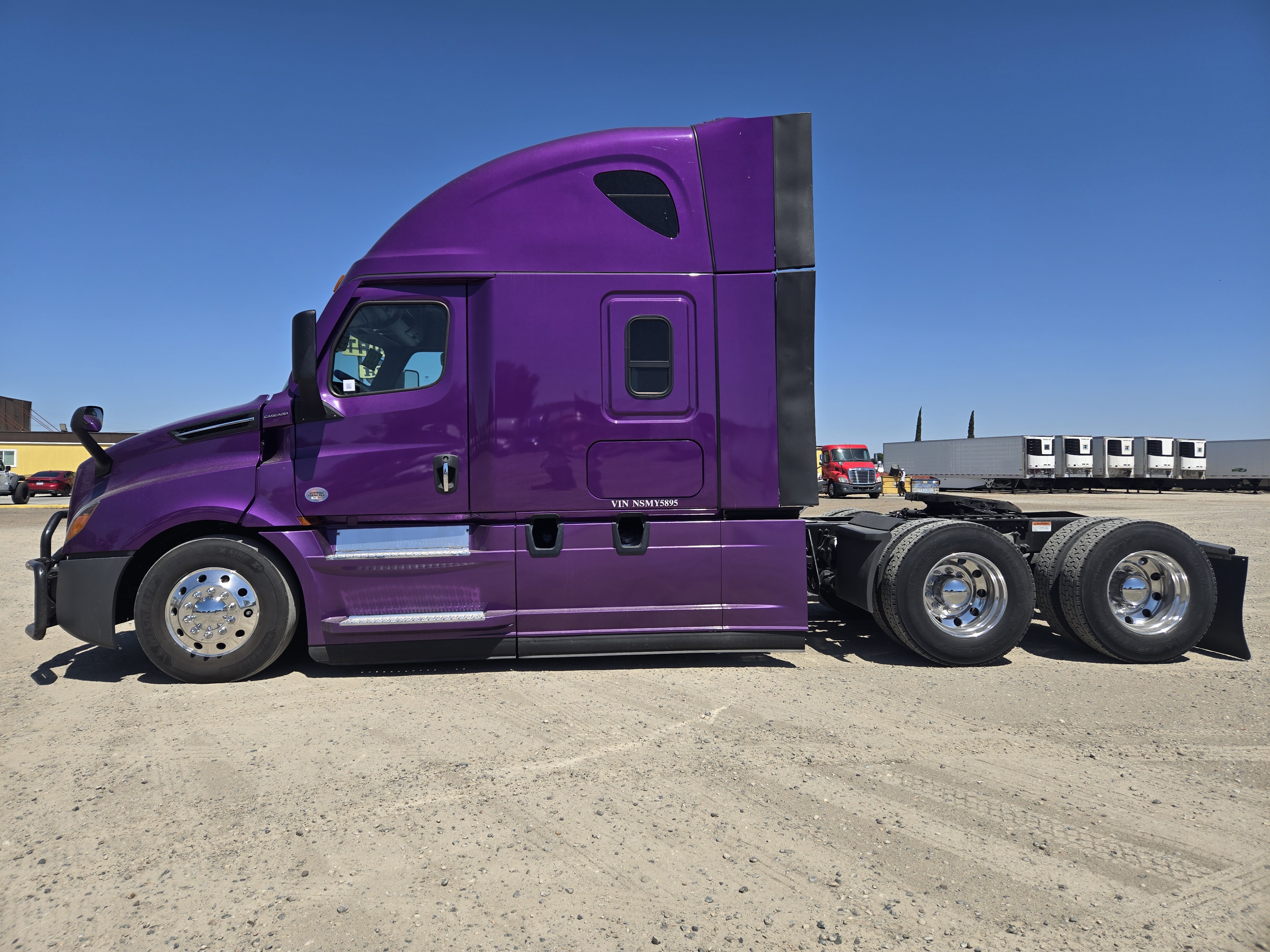 2022 FREIGHTLINER CASCADIA 126SLP - image 3