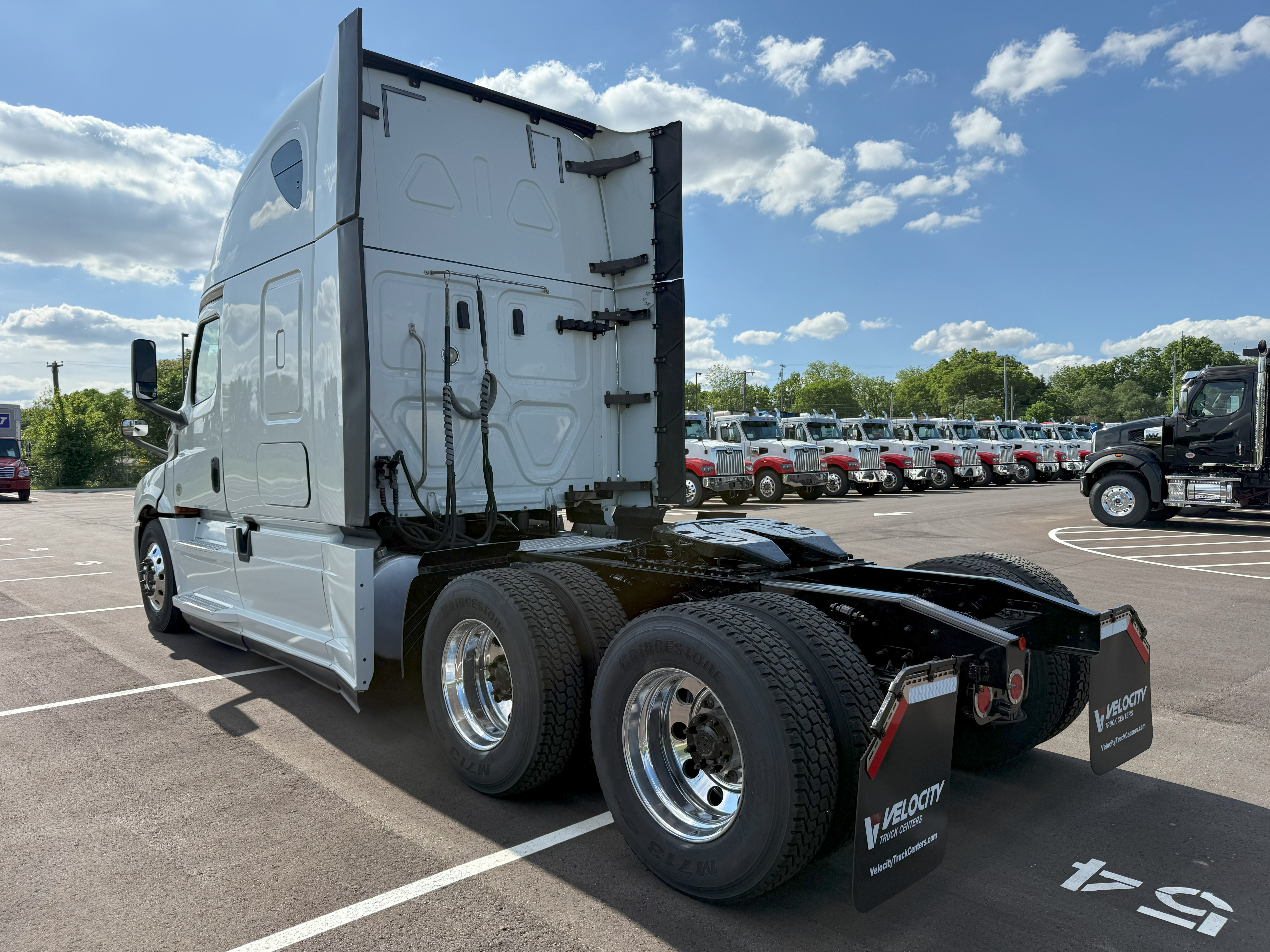 2019 FREIGHTLINER CASCADIA 126SLP - image 3