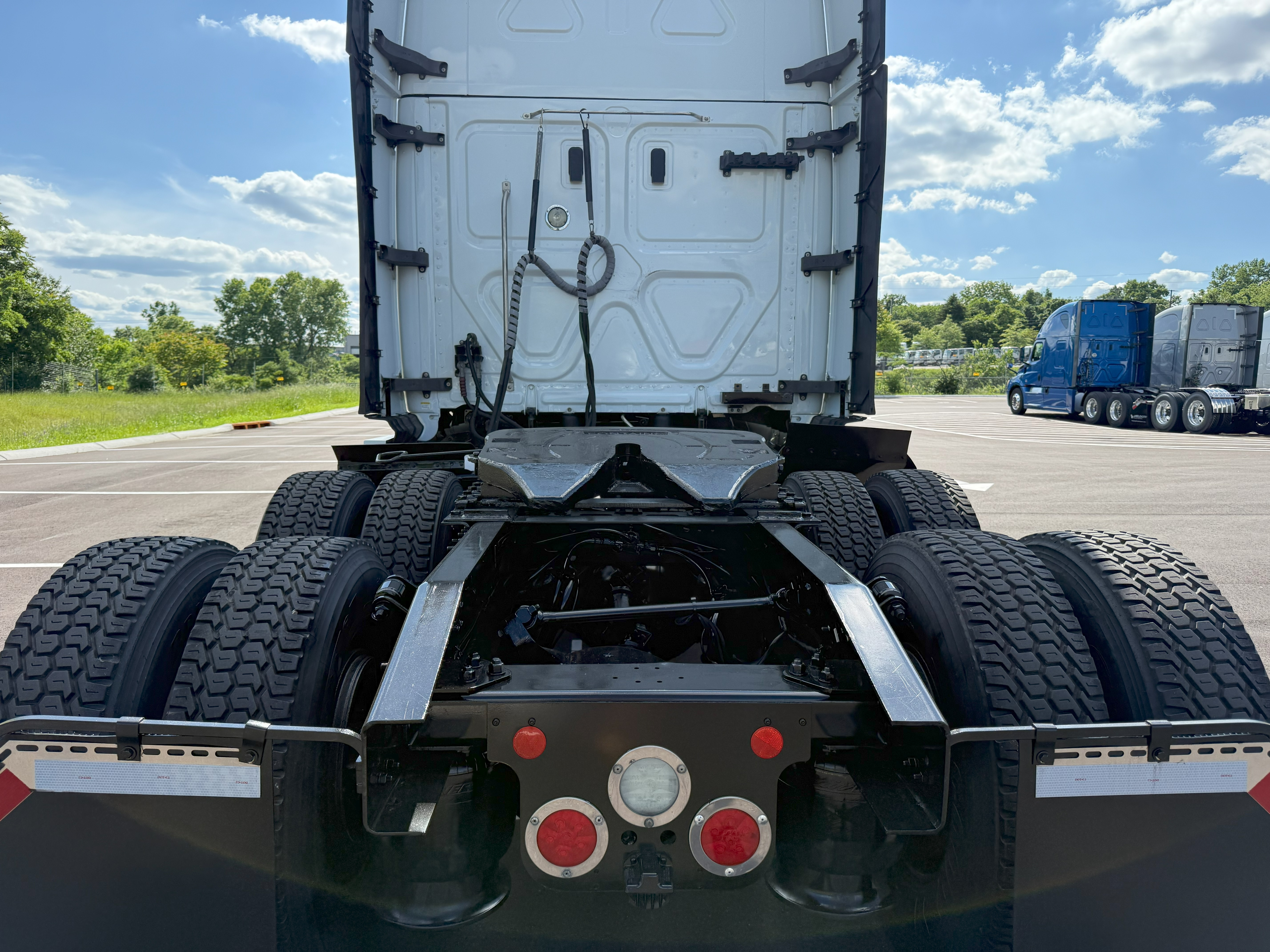 2019 FREIGHTLINER CASCADIA 126SLP - image 4