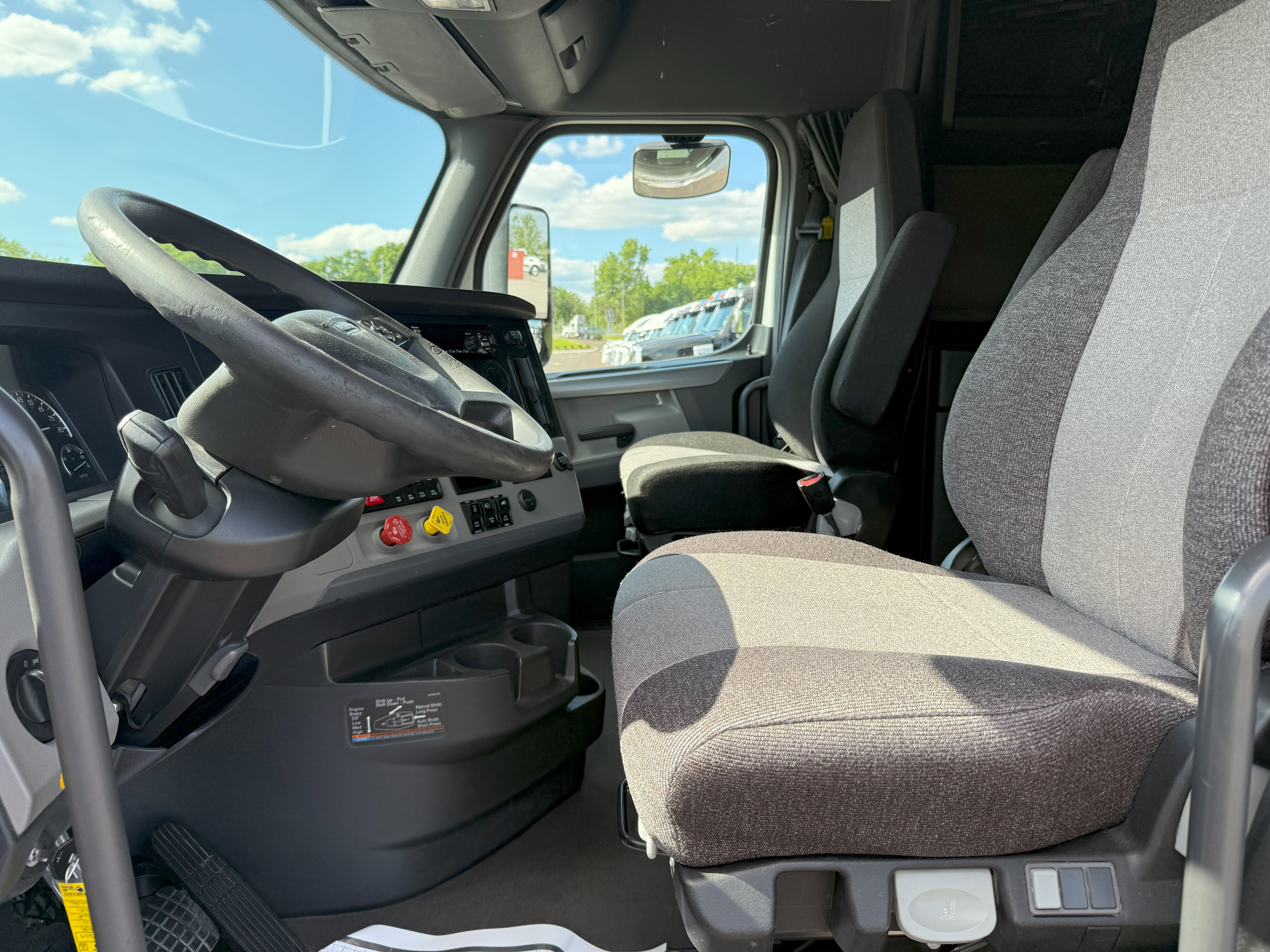 2019 FREIGHTLINER CASCADIA 126SLP - image 16