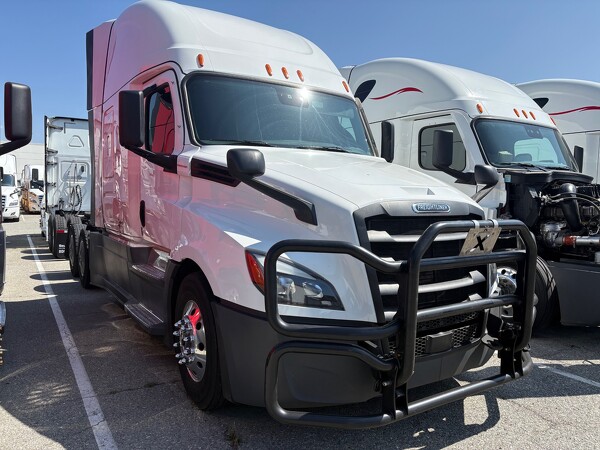 FREIGHTLINER CASCADIA 126SLP 