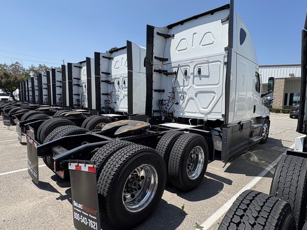 FREIGHTLINER CASCADIA 126SLP 2023