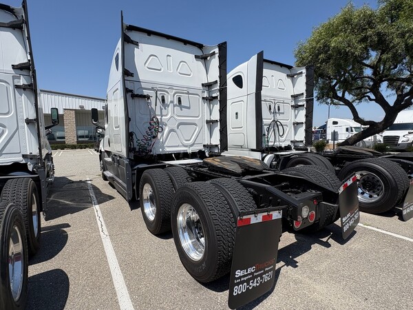 FREIGHTLINER CASCADIA 126SLP 2023