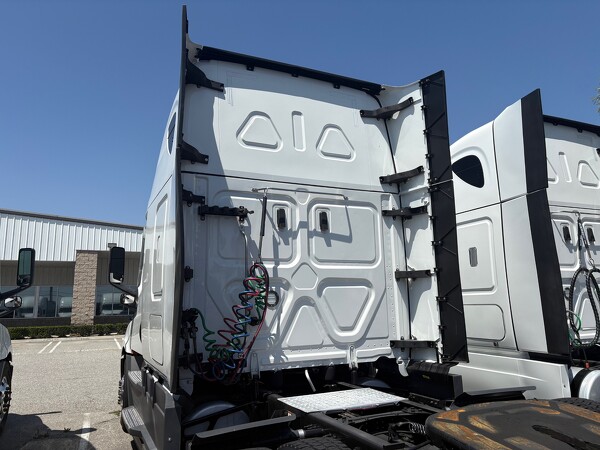 FREIGHTLINER CASCADIA 126SLP 2023