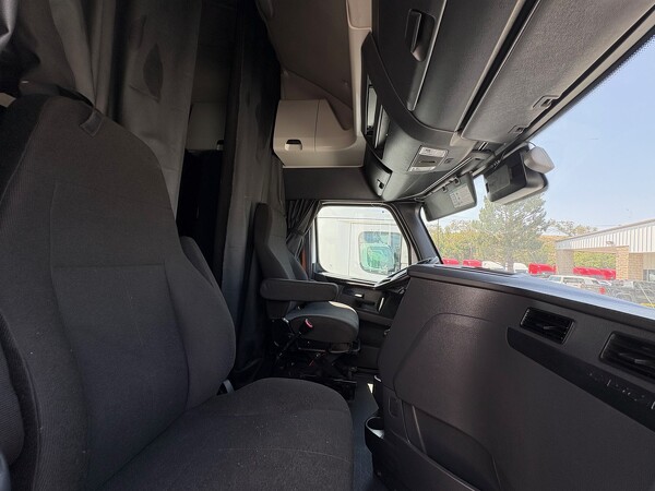 FREIGHTLINER CASCADIA 126SLP 2023