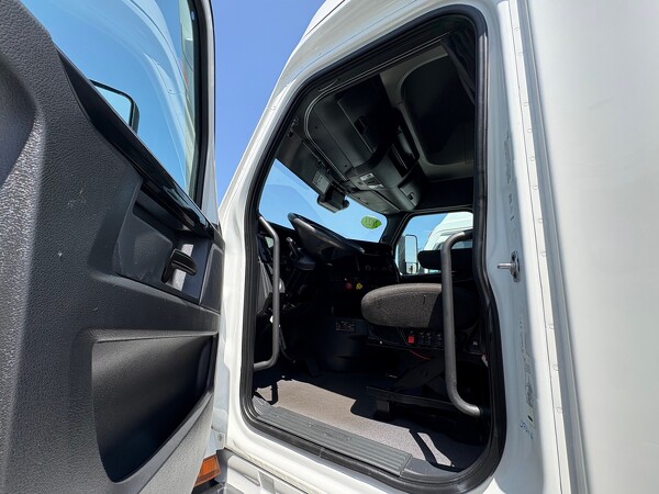 FREIGHTLINER CASCADIA 126SLP 2023