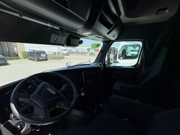 FREIGHTLINER CASCADIA 126SLP 2023