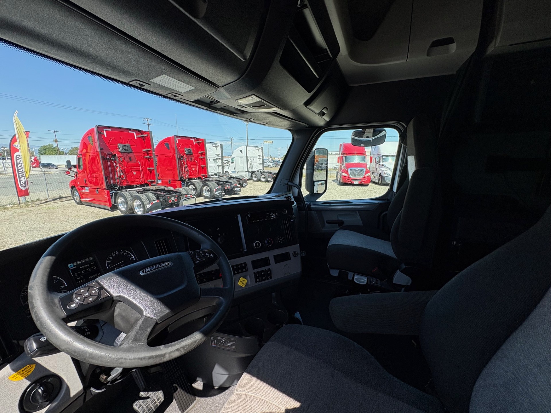 2020 FREIGHTLINER CASCADIA 126SLP - image 16