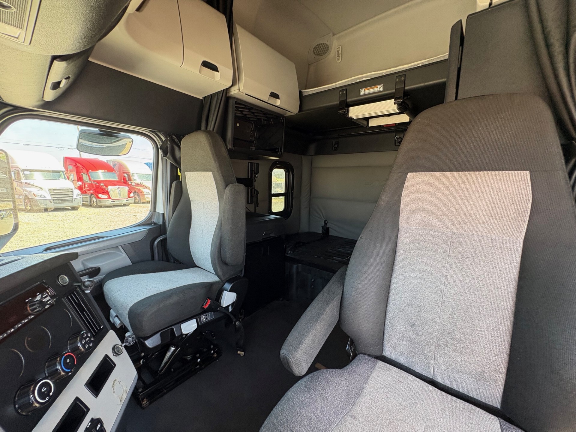 2020 FREIGHTLINER CASCADIA 126SLP - image 17