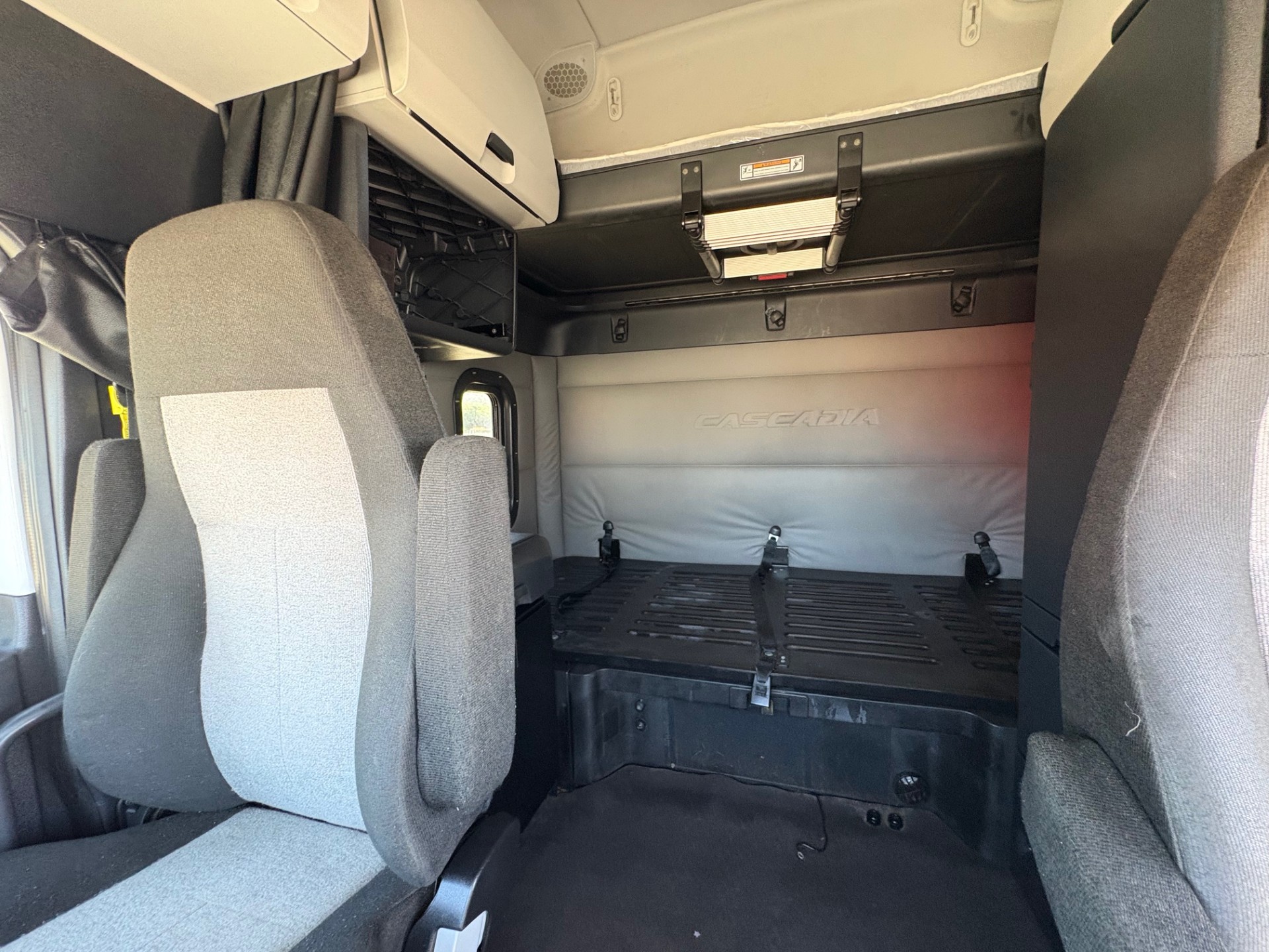 2020 FREIGHTLINER CASCADIA 126SLP - image 18