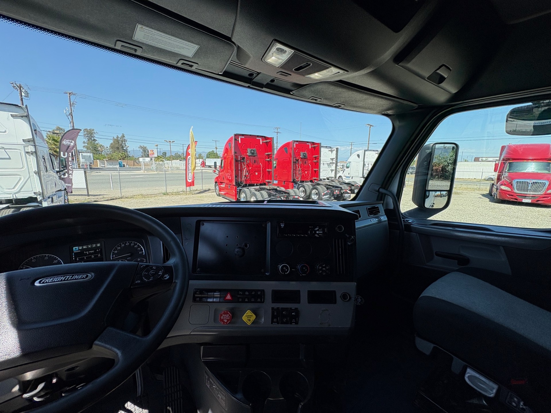 2020 FREIGHTLINER CASCADIA 126SLP - image 19