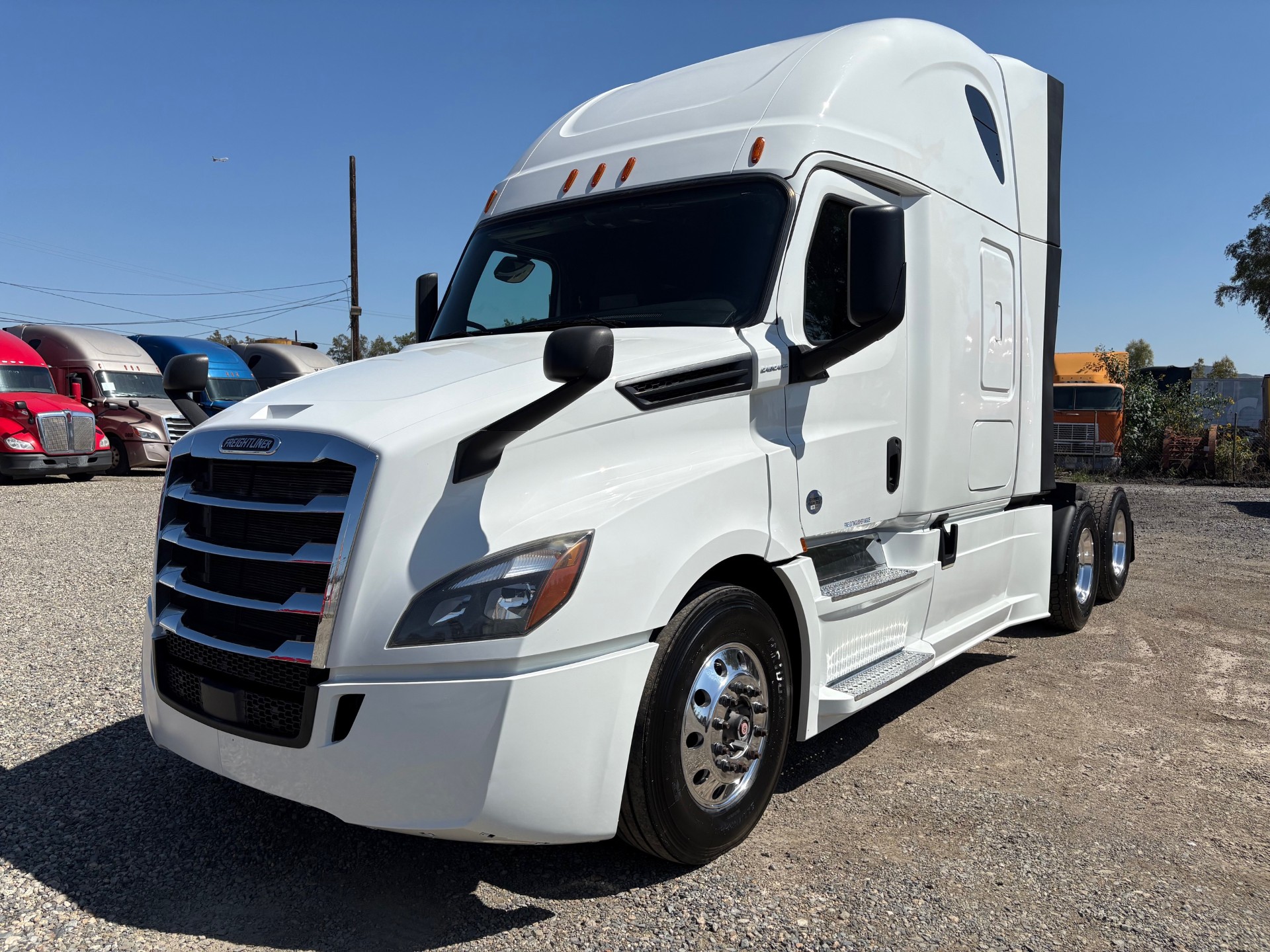 2020 FREIGHTLINER CASCADIA 126SLP - image 1