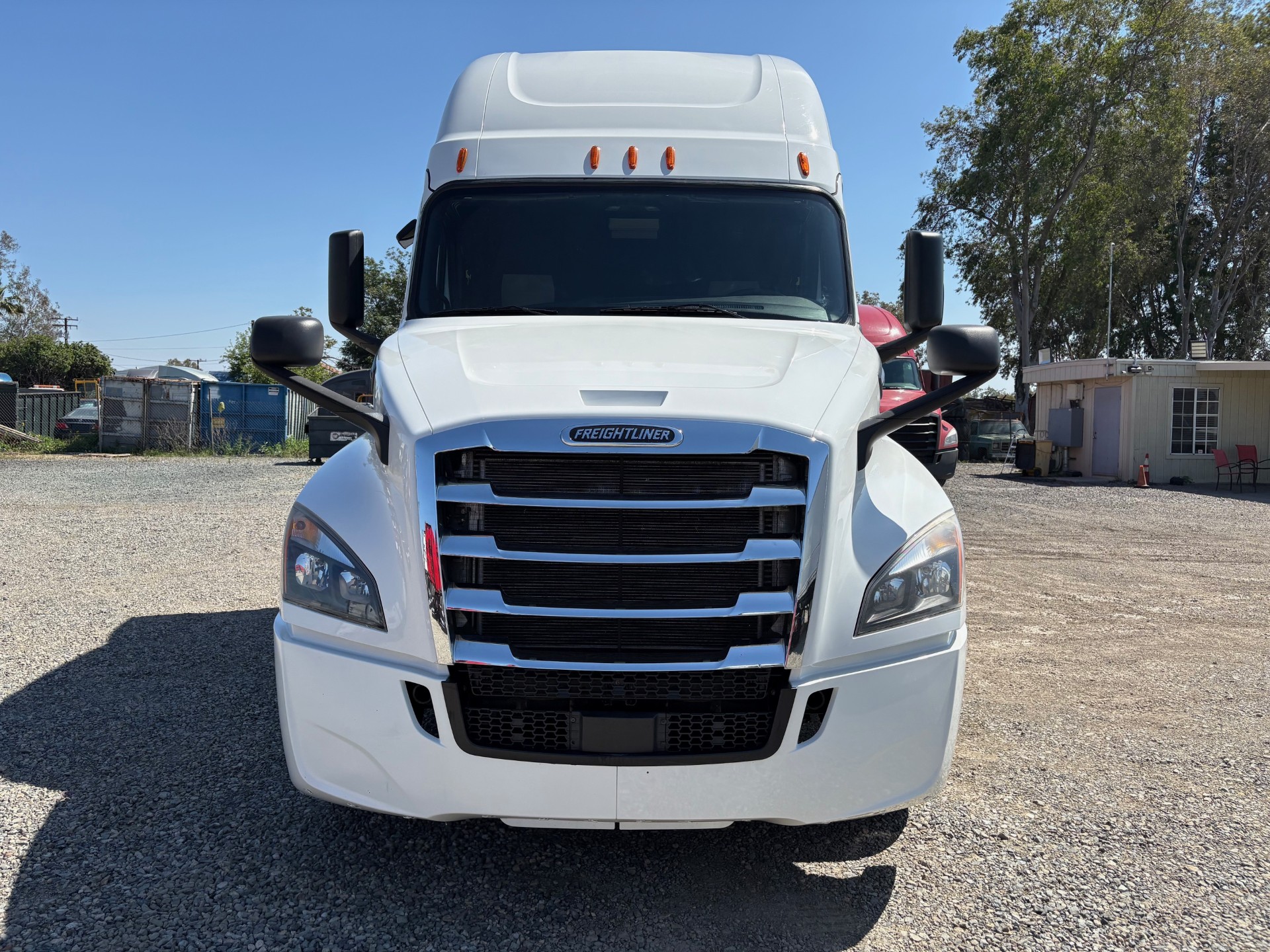 2020 FREIGHTLINER CASCADIA 126SLP - image 2