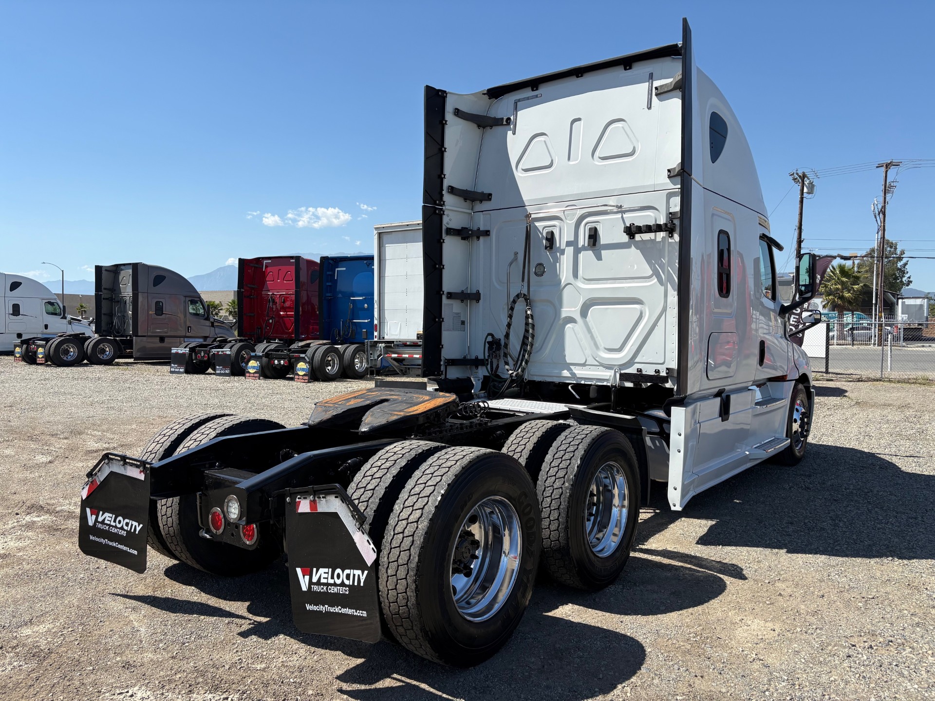 2020 FREIGHTLINER CASCADIA 126SLP - image 9