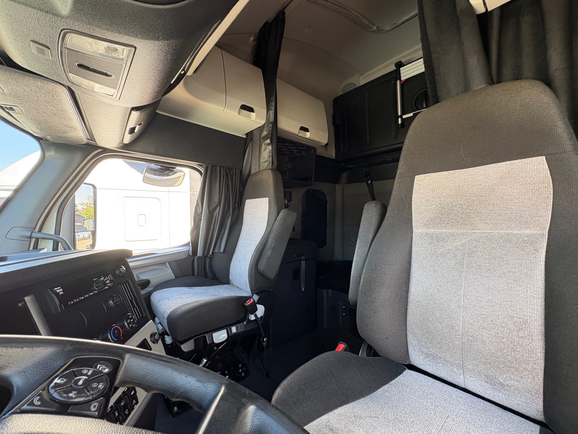 2021 FREIGHTLINER CASCADIA 126SLP - image 12