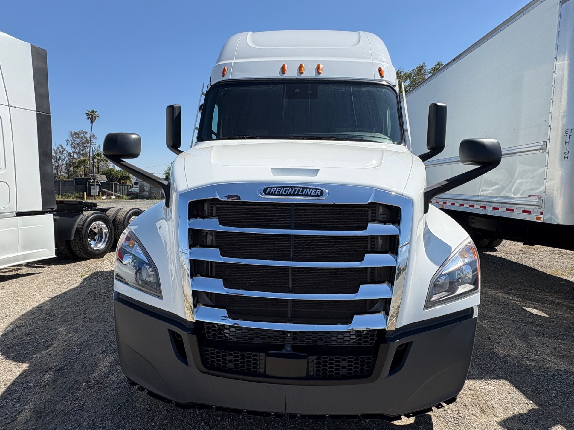 2021 FREIGHTLINER CASCADIA 126SLP - image 2