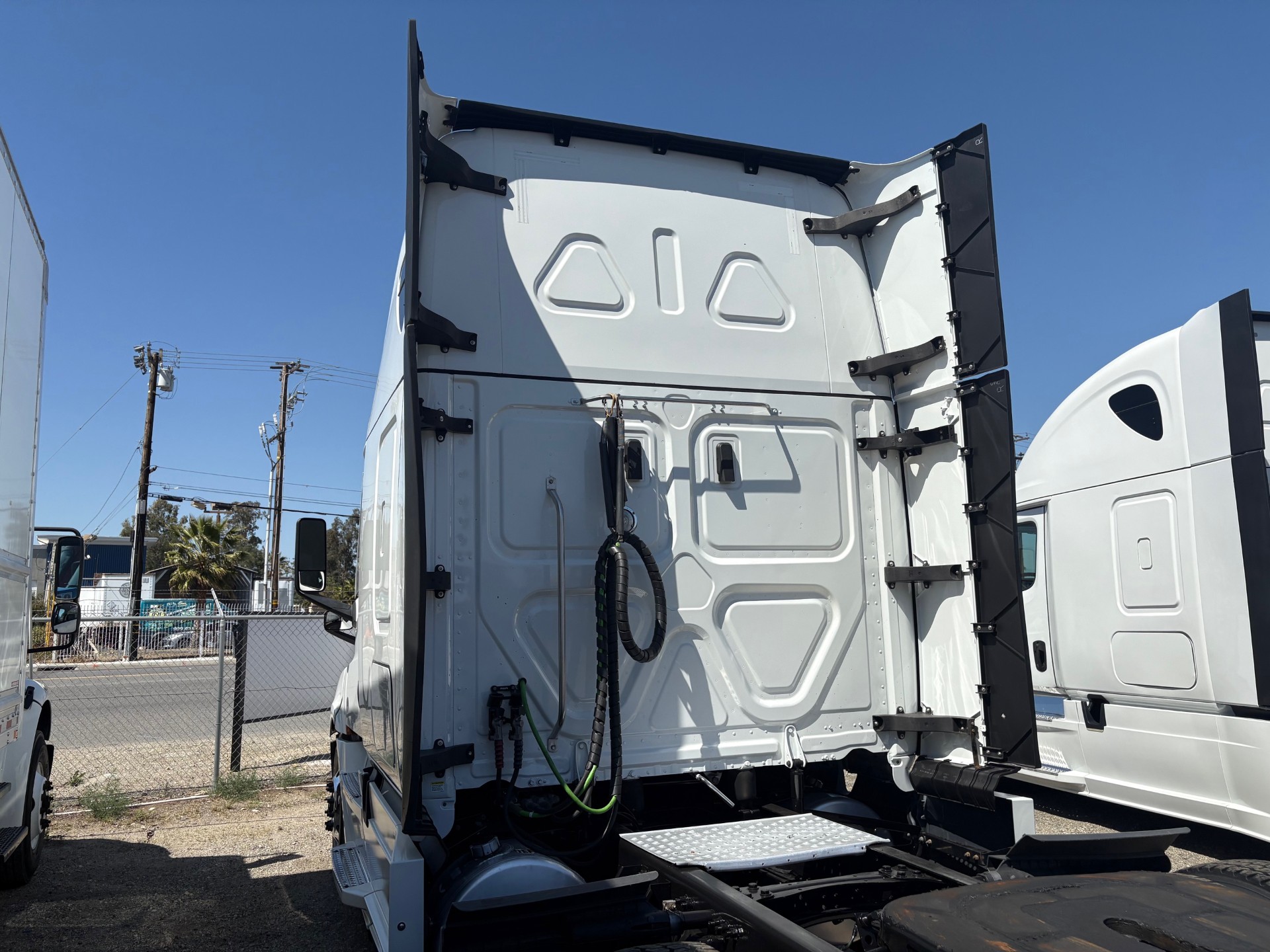 2021 FREIGHTLINER CASCADIA 126SLP - image 3