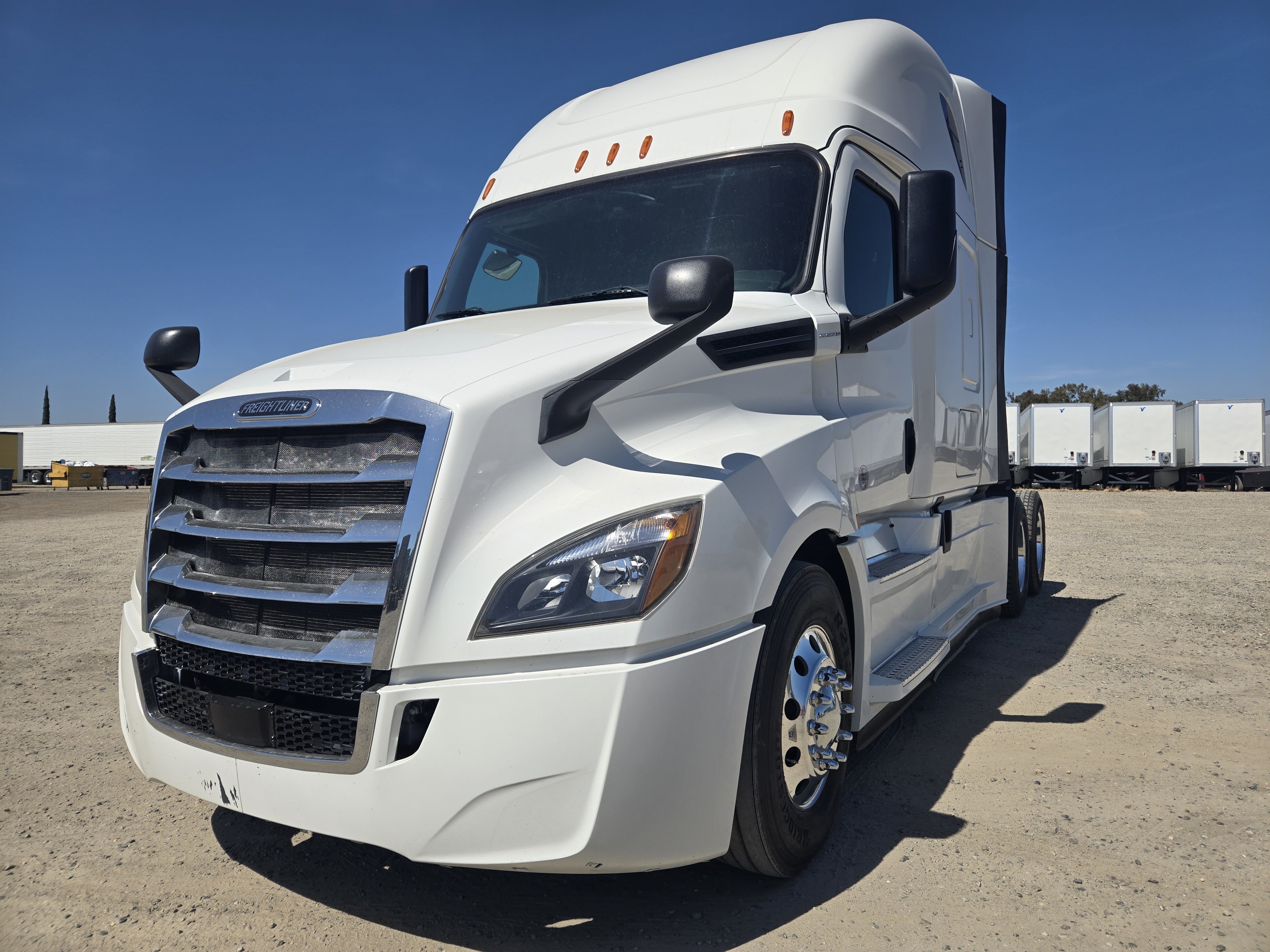 2020 FREIGHTLINER CASCADIA 126SLP - image 1
