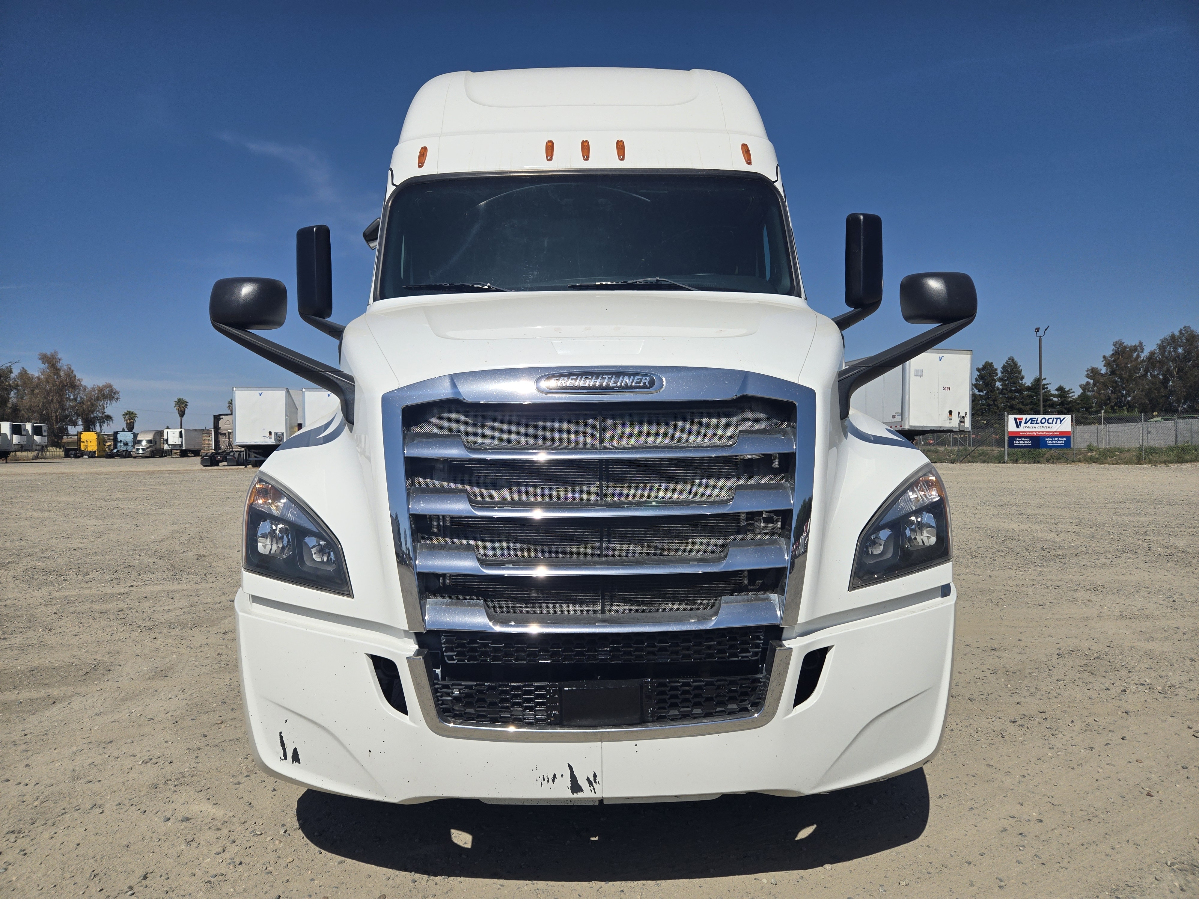 2020 FREIGHTLINER CASCADIA 126SLP - image 2