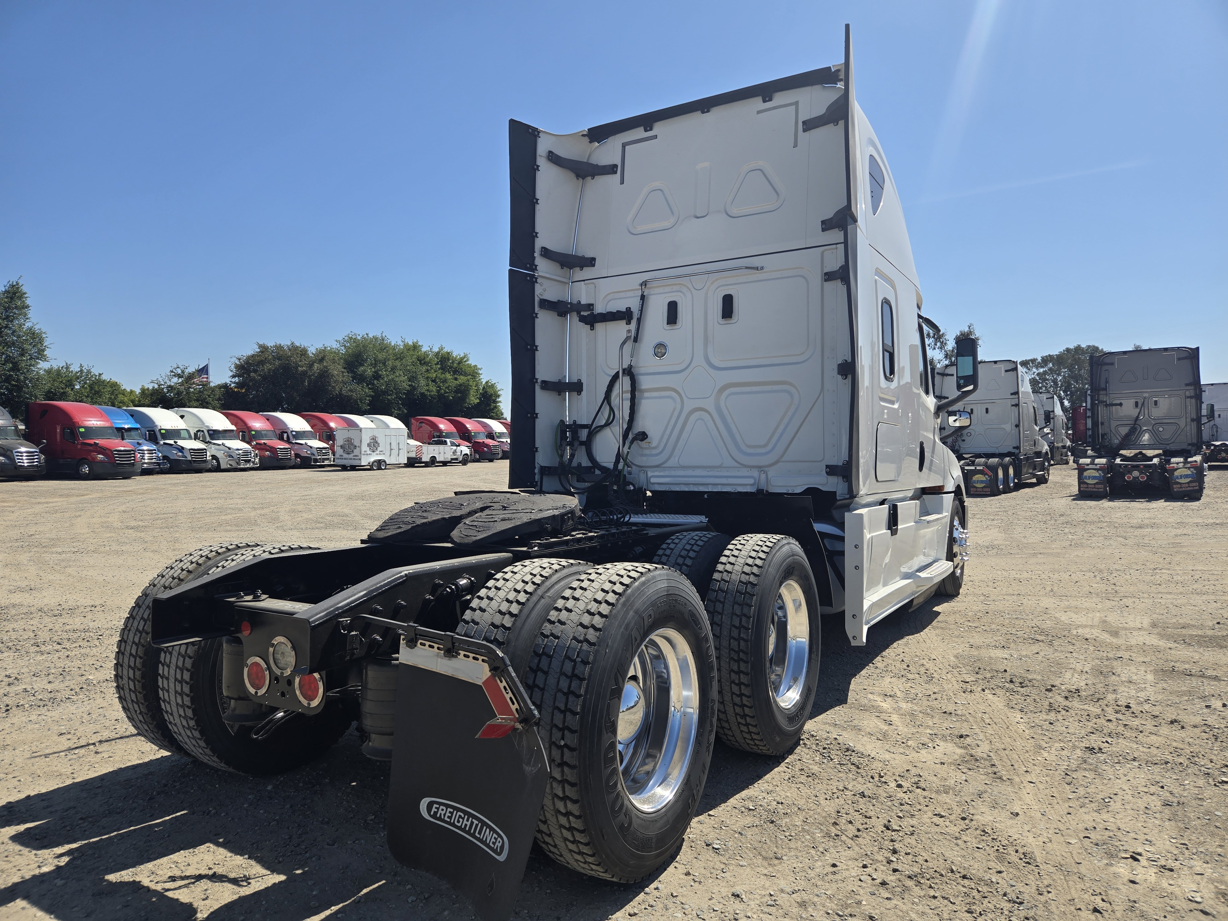 2020 FREIGHTLINER CASCADIA 126SLP - image 6