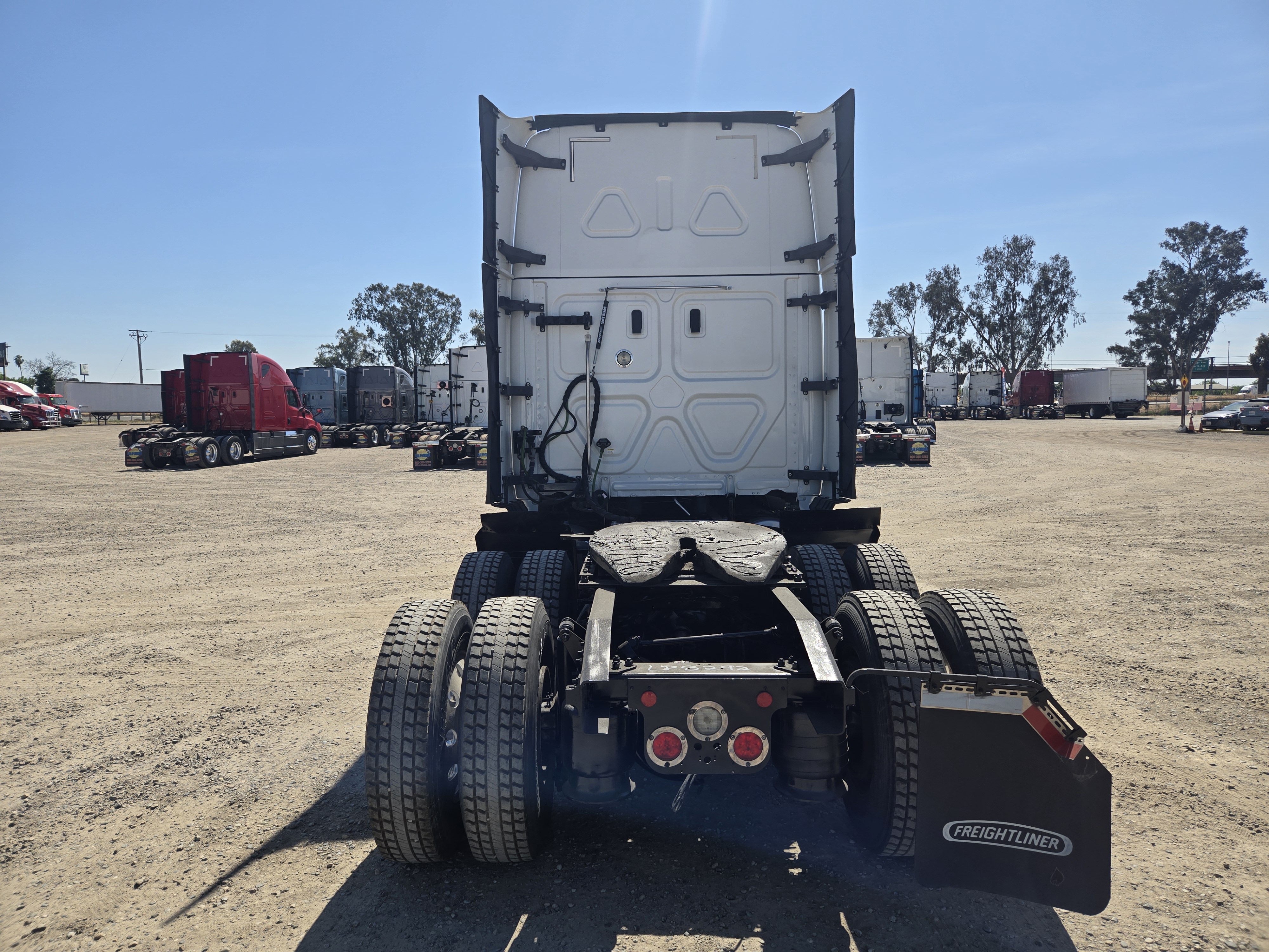 2020 FREIGHTLINER CASCADIA 126SLP - image 5