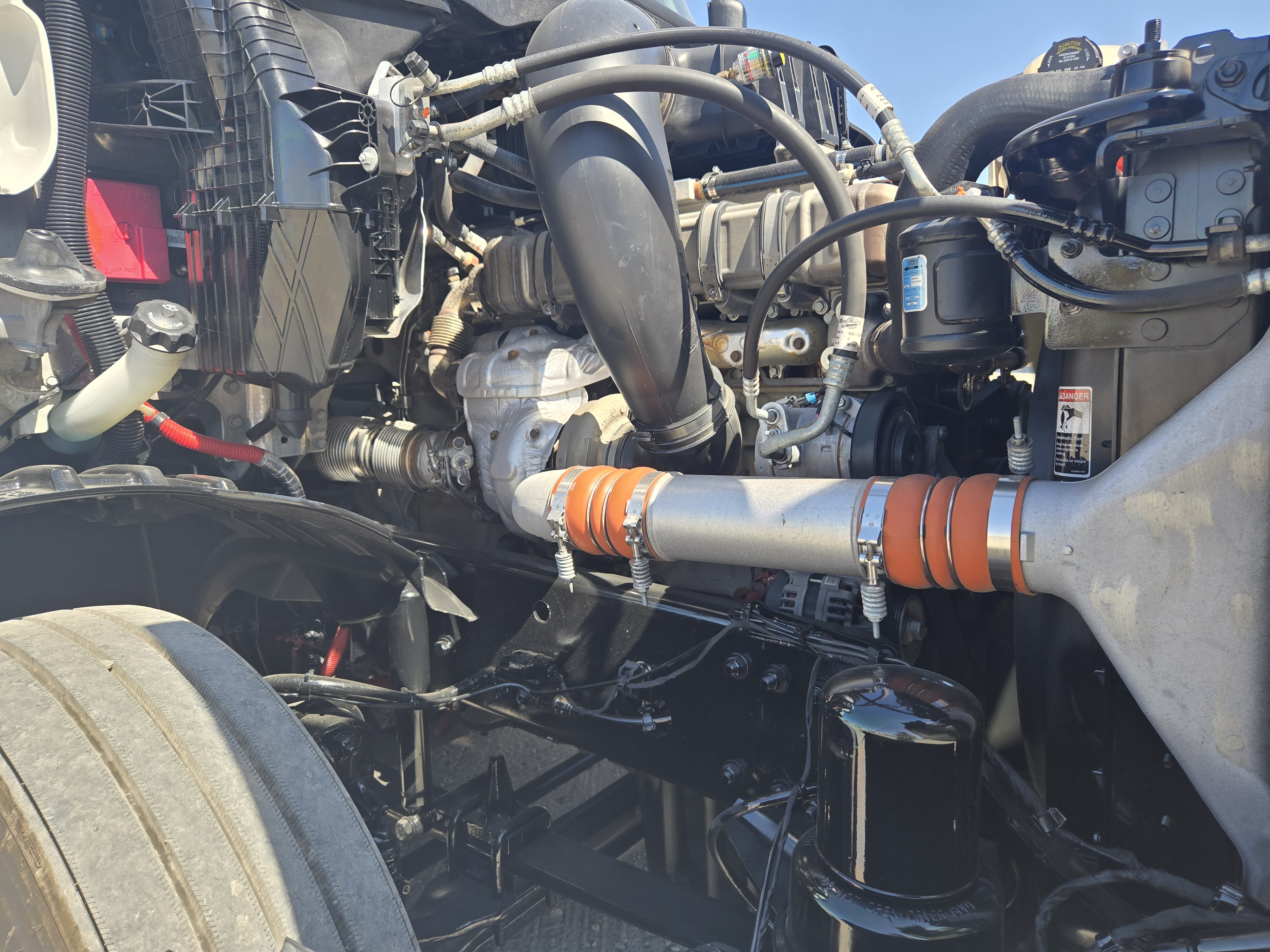 2020 FREIGHTLINER CASCADIA 126SLP - image 9