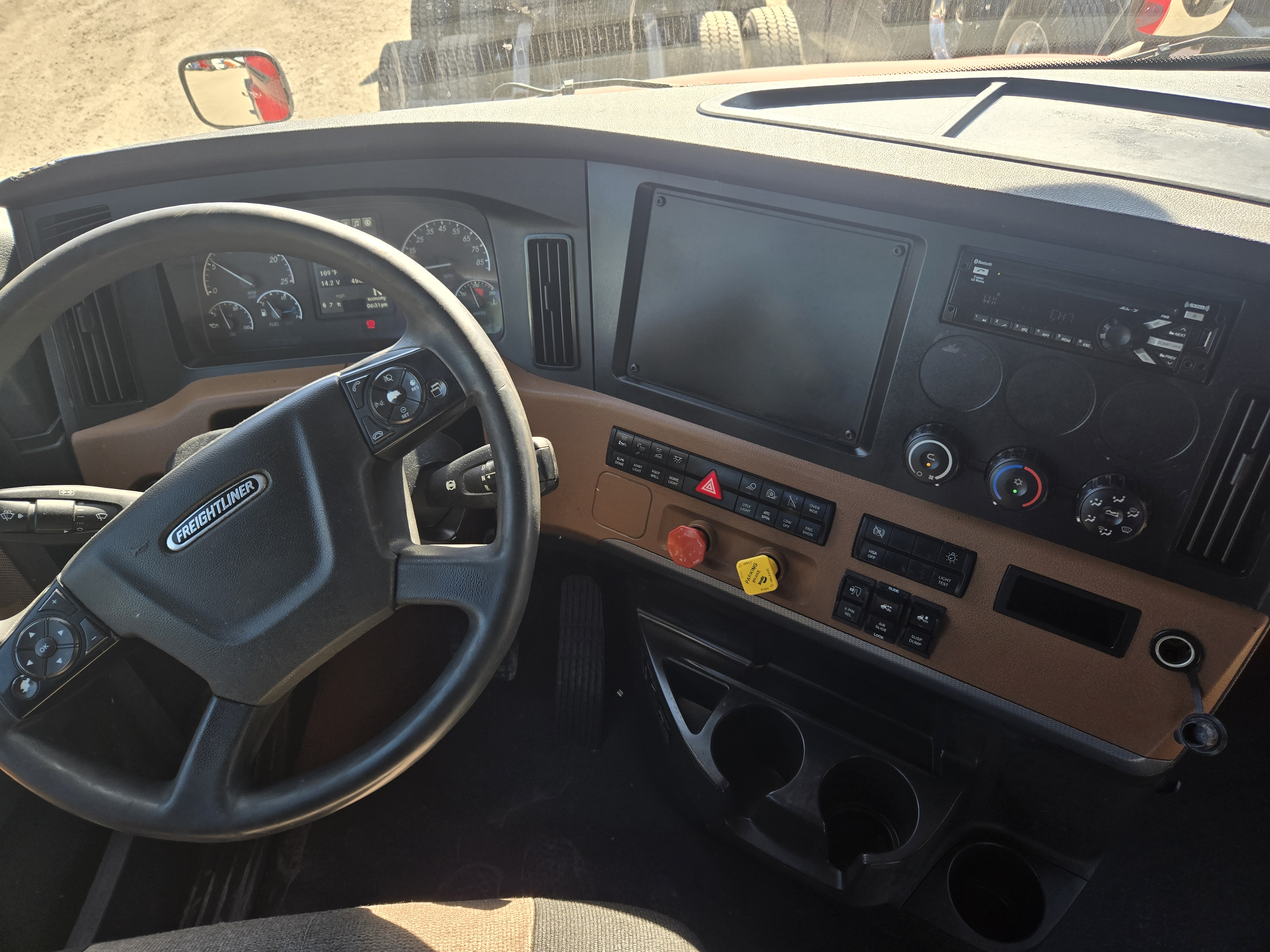 2021 FREIGHTLINER CASCADIA 126SLP - image 17