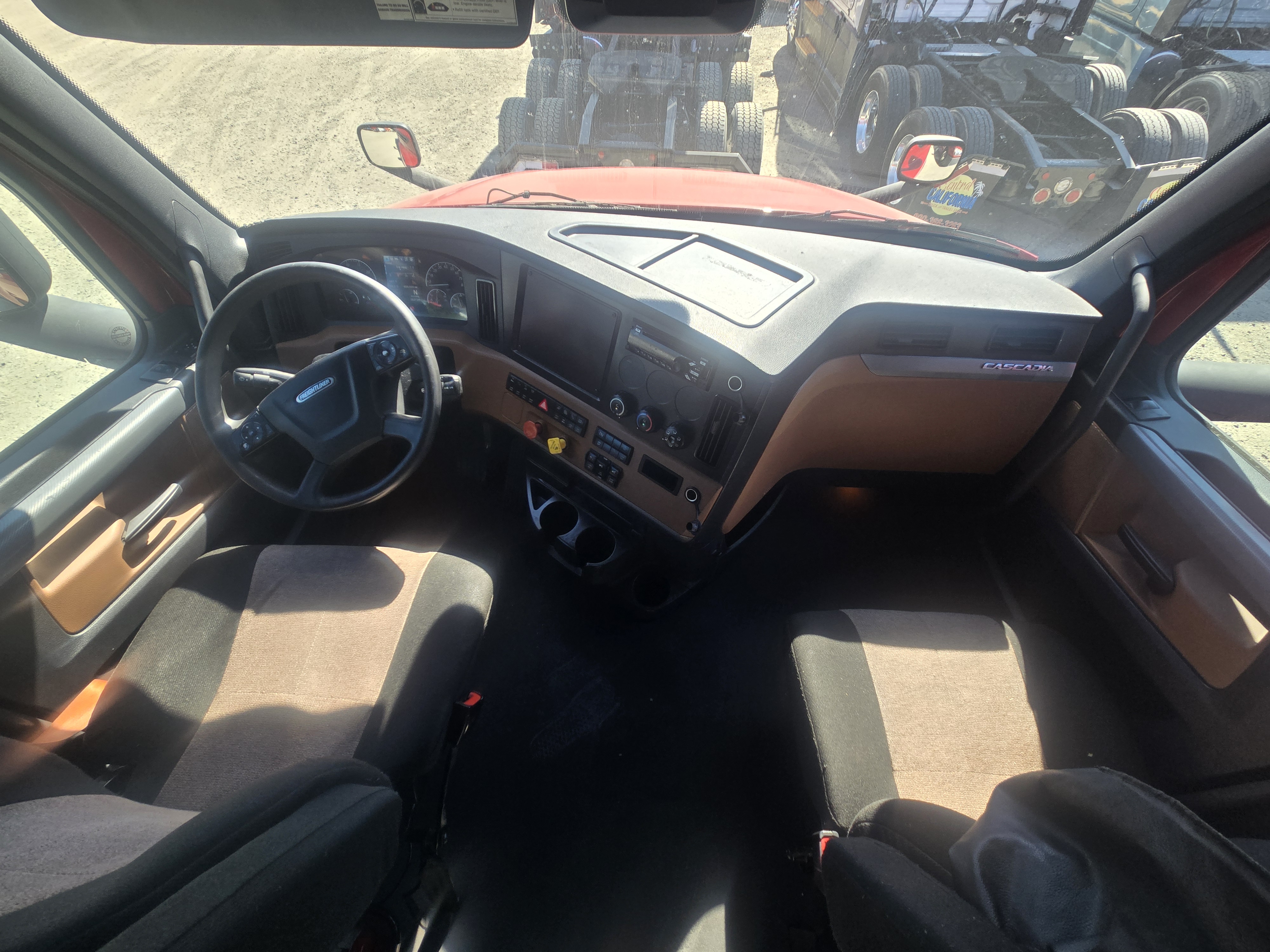 2021 FREIGHTLINER CASCADIA 126SLP - image 18