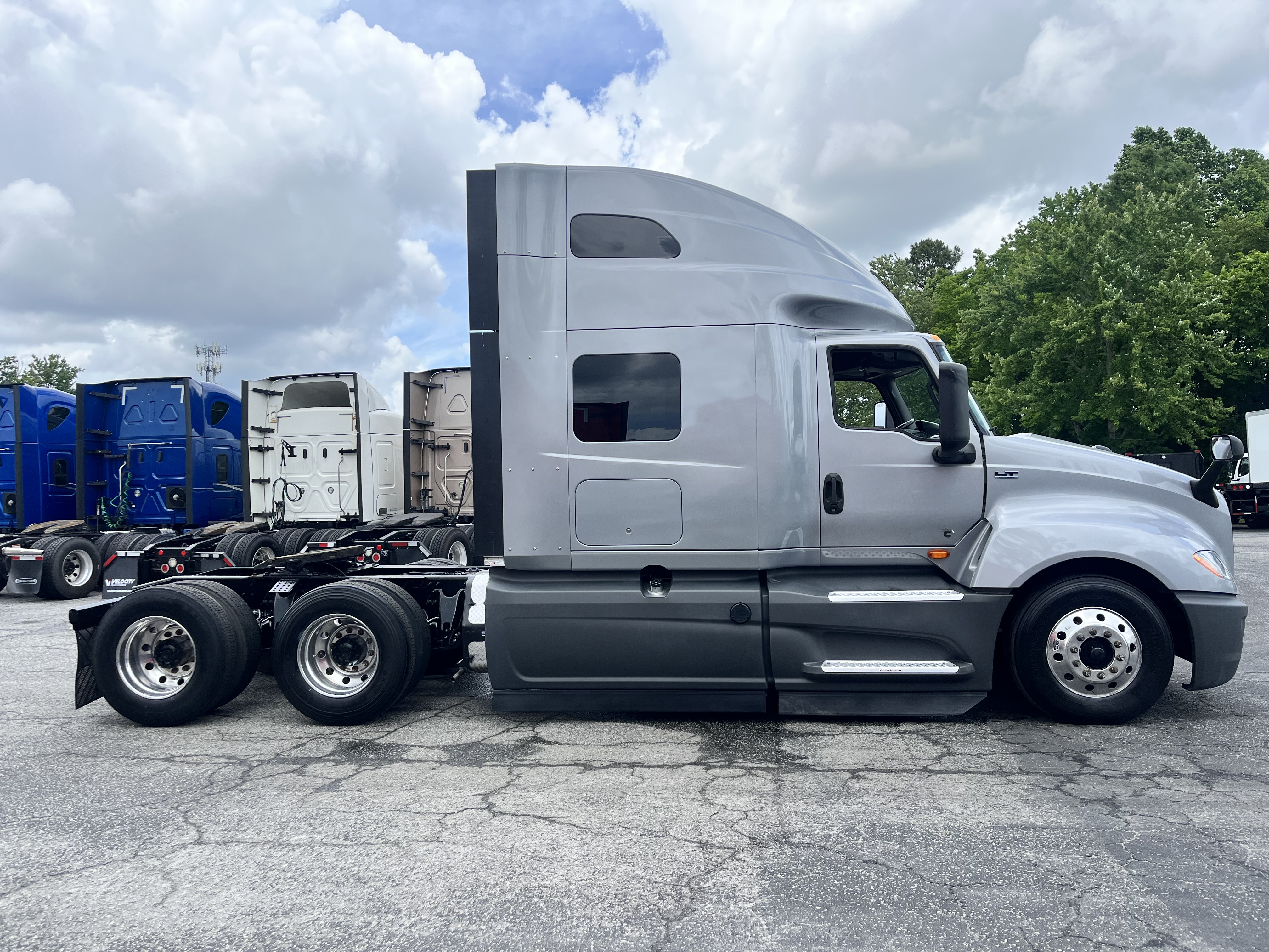 2022 INTERNATIONAL LT625 - image 6