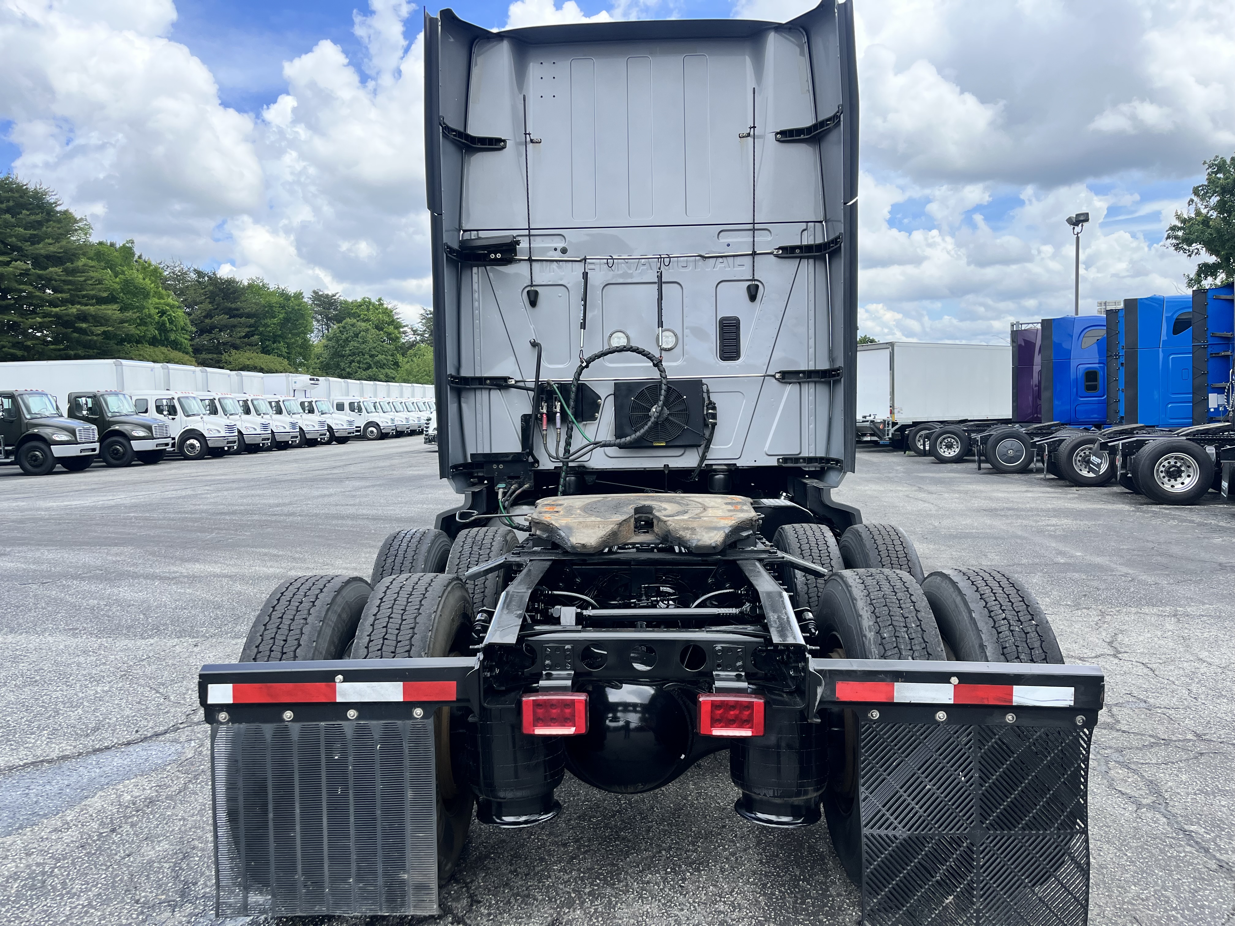 2022 INTERNATIONAL LT625 - image 4