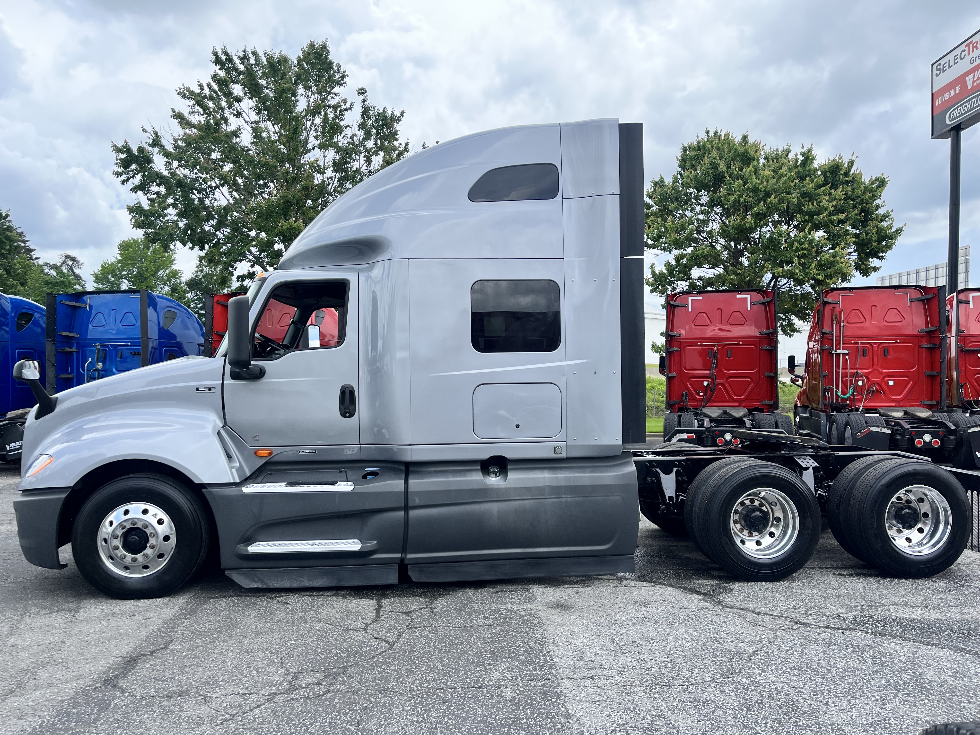 2022 INTERNATIONAL LT625 - image 2