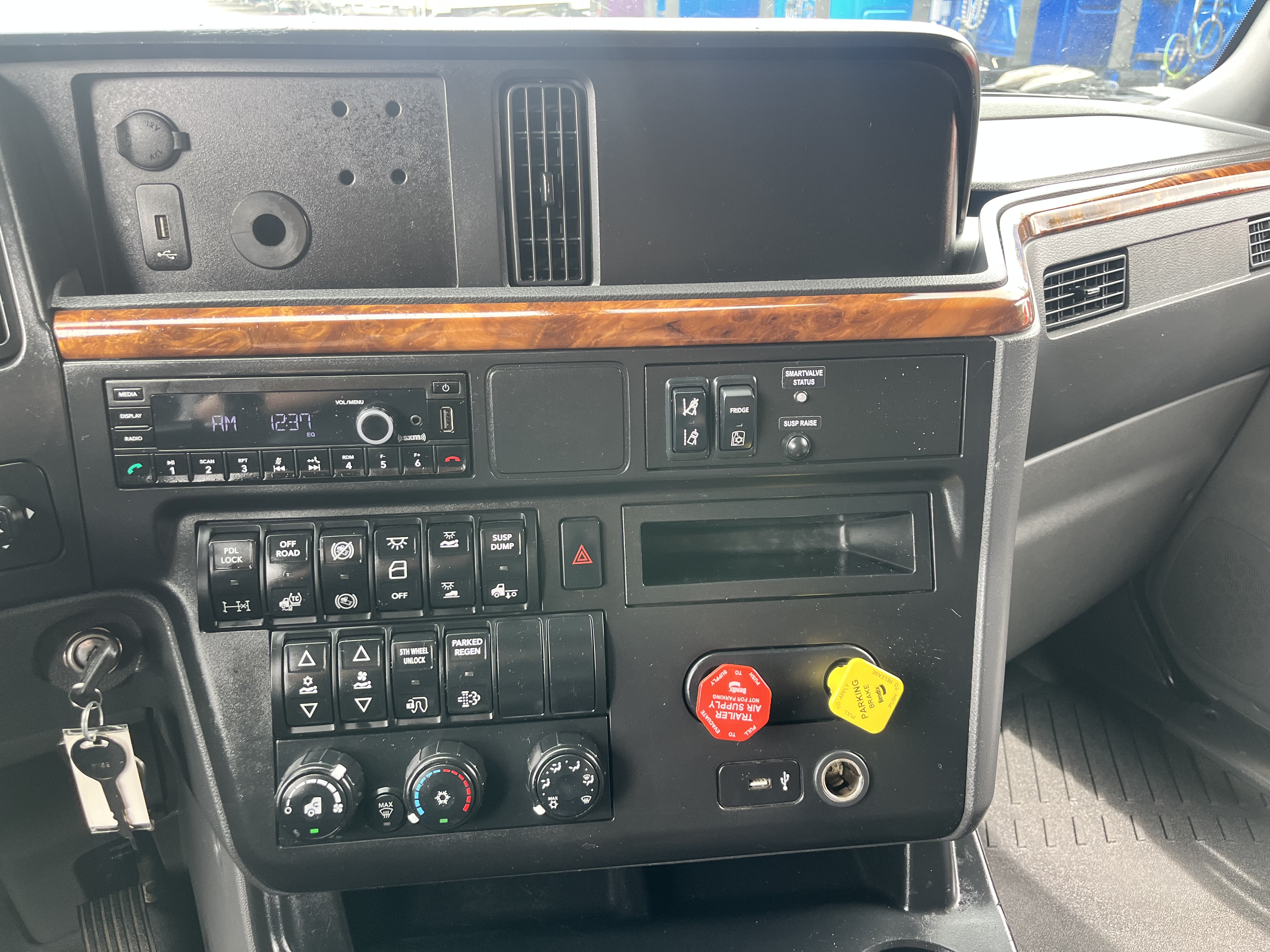 2022 INTERNATIONAL LT625 - image 16