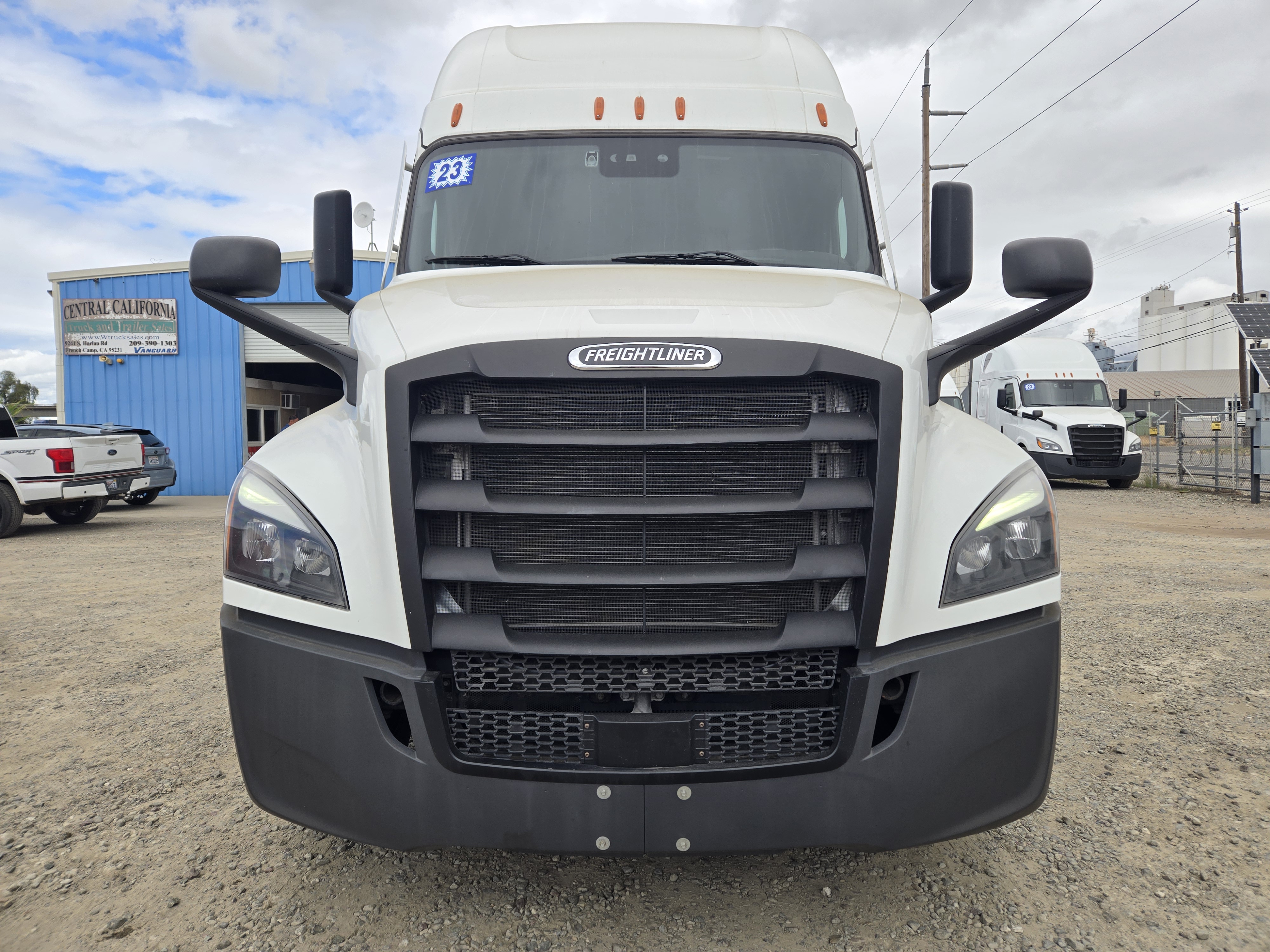2023 FREIGHTLINER CASCADIA 126SLP - image 2