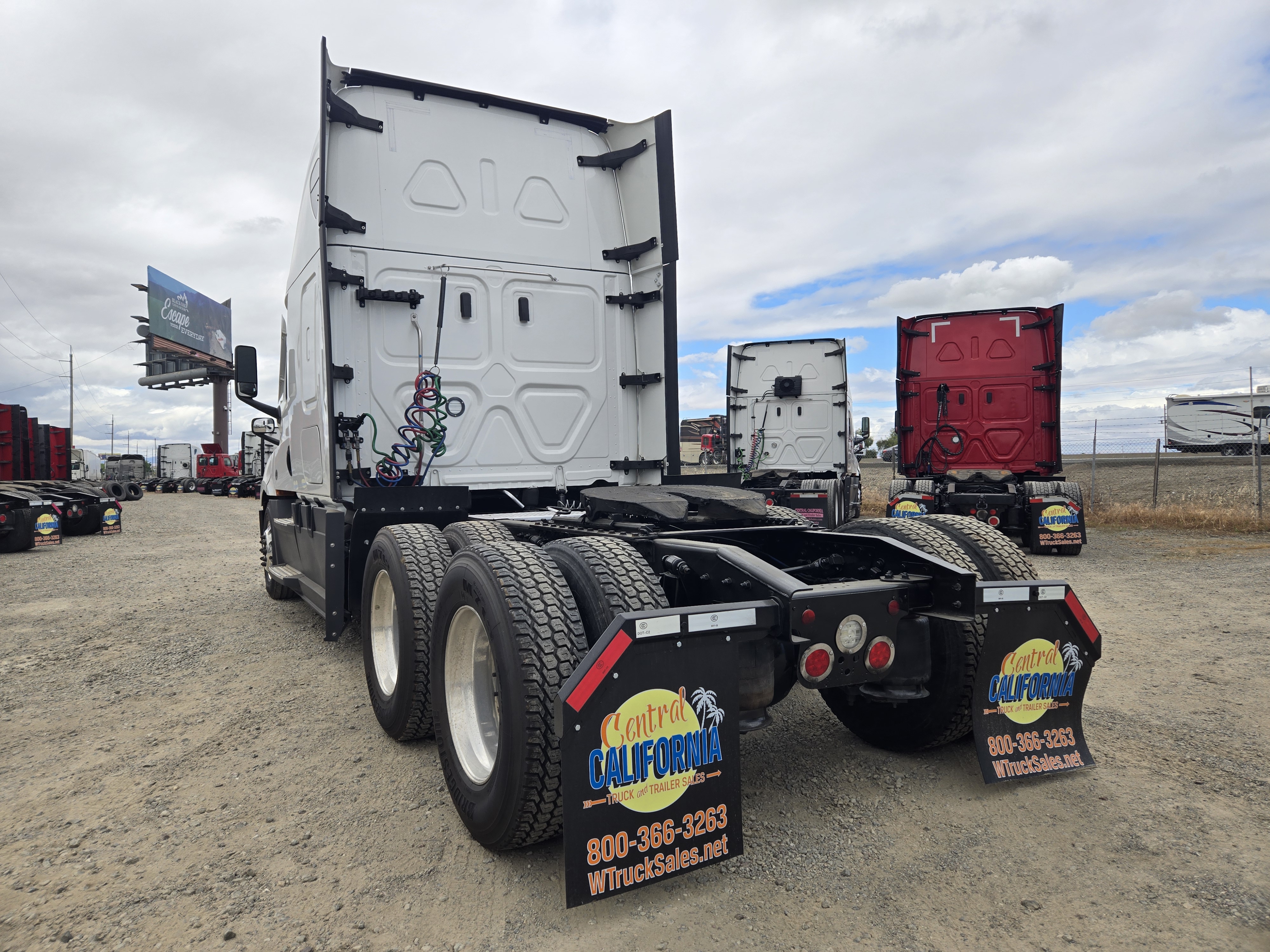 2023 FREIGHTLINER CASCADIA 126SLP - image 4