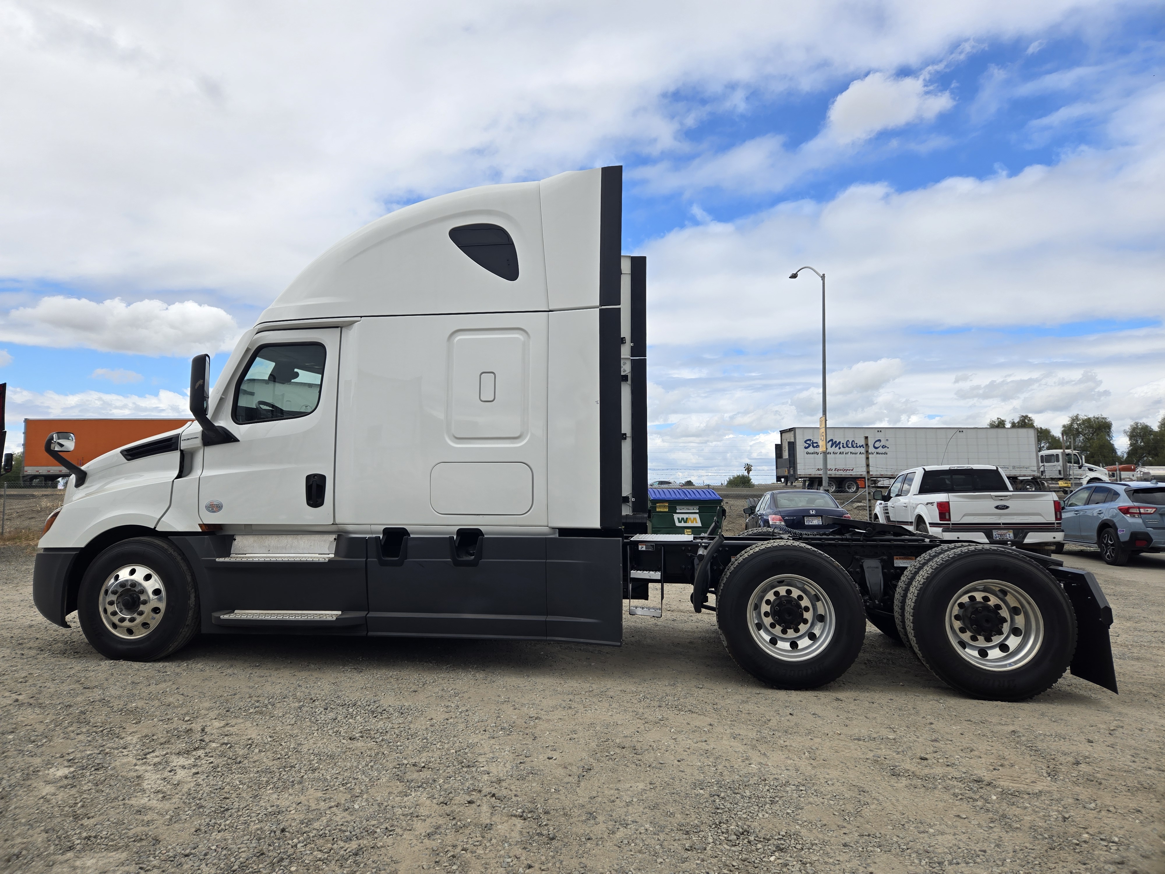 2023 FREIGHTLINER CASCADIA 126SLP - image 3